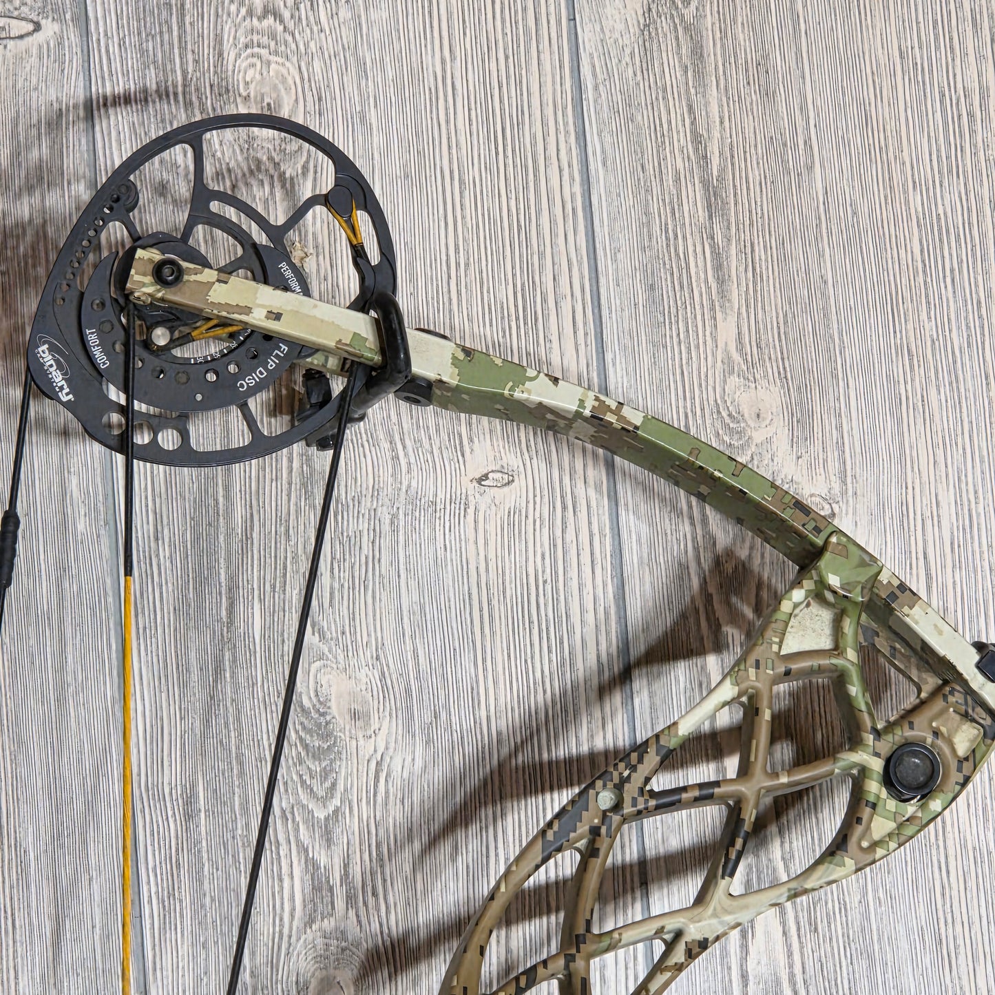 Bowtech Carbon Zion RH Sub Alpine Camo Right Handed 60-70 25.5-30.5