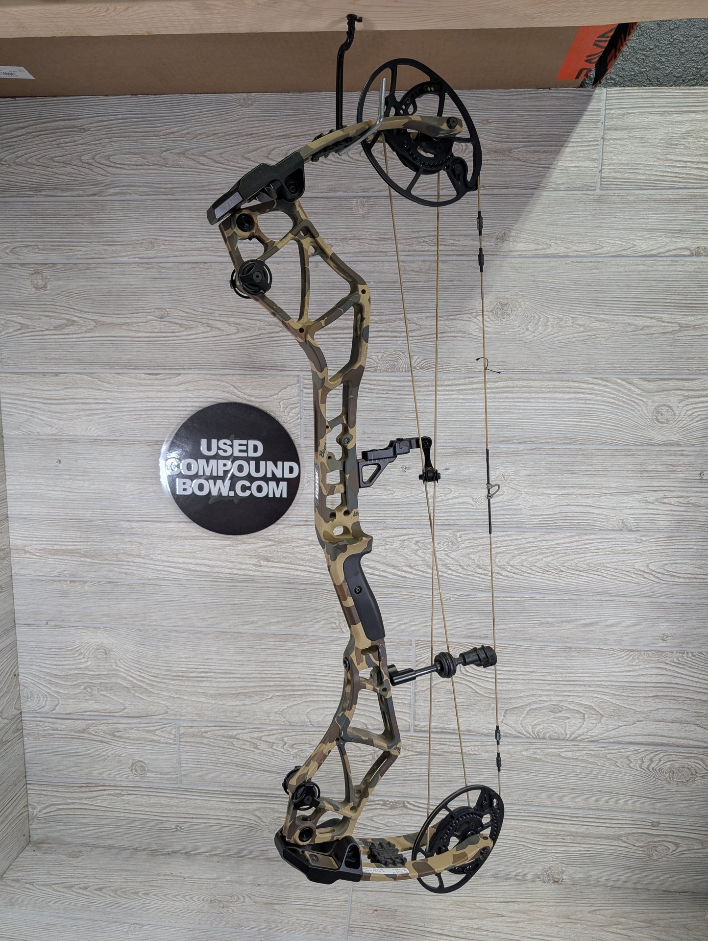 Bear Execute 32 RH 70lb Throwback Camo Riser and Limbs