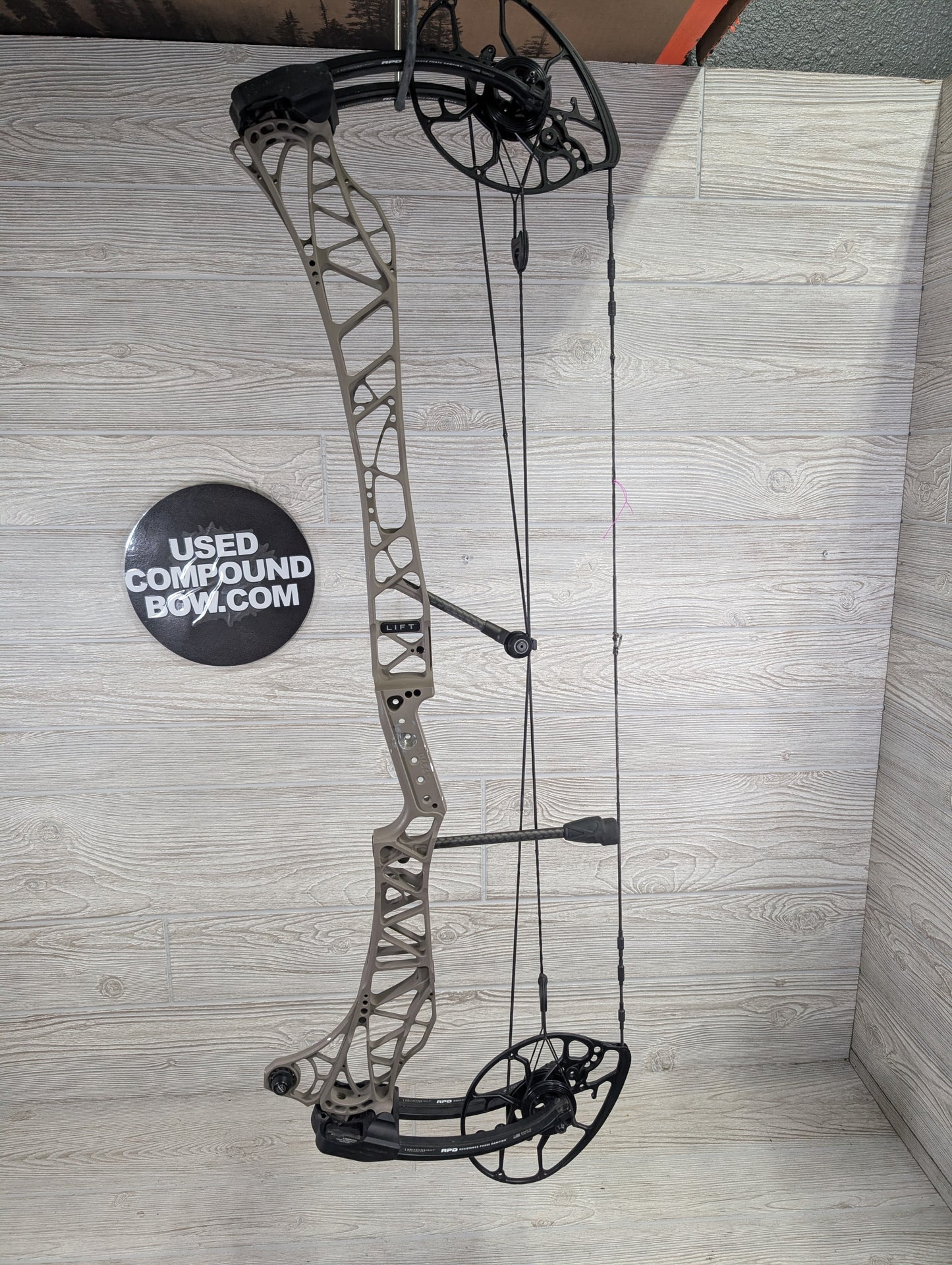 Mathews Lift 33 Right-Handed Granite Bow