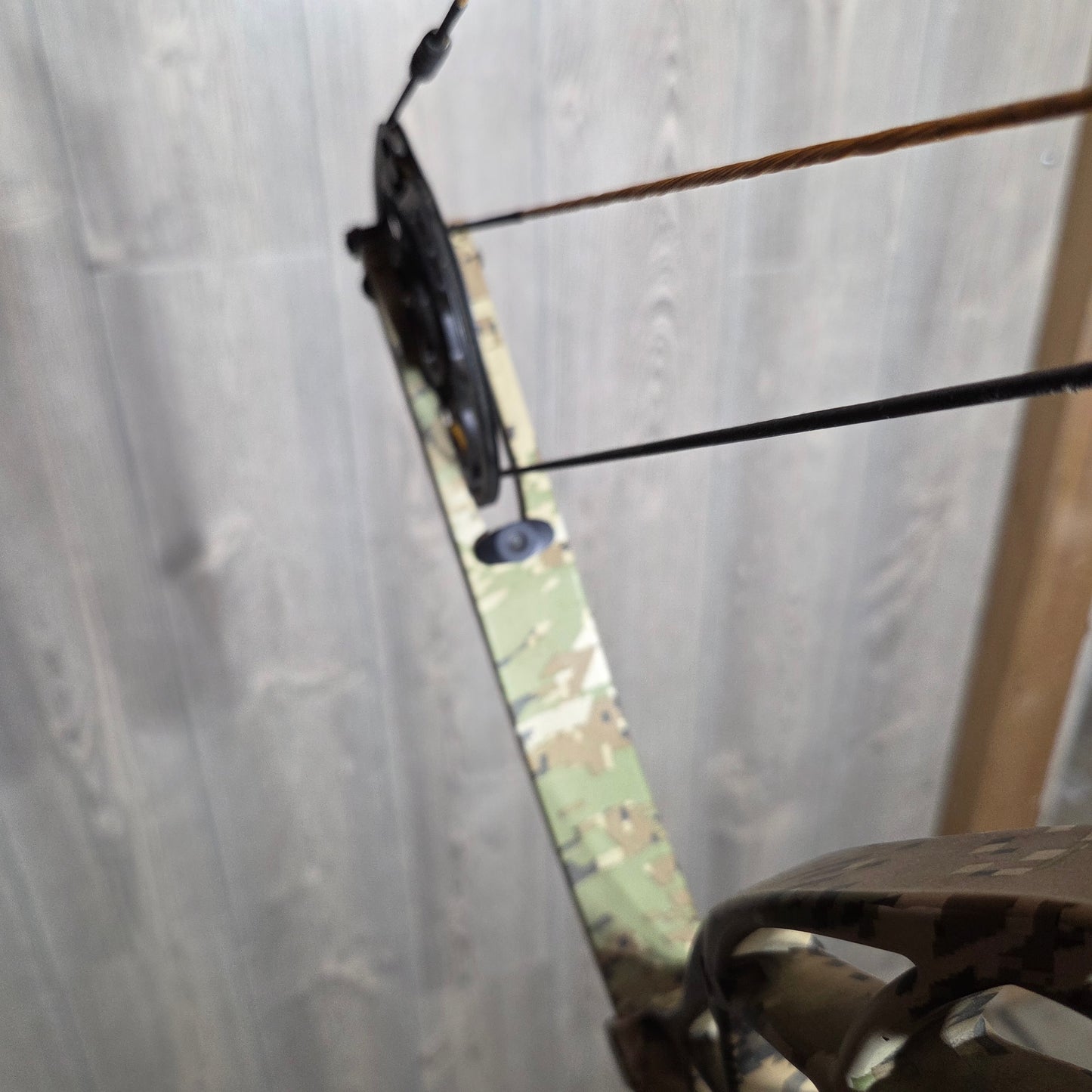 Bowtech Carbon Zion RH Sub Alpine Camo Right Handed 60-70 25.5-30.5