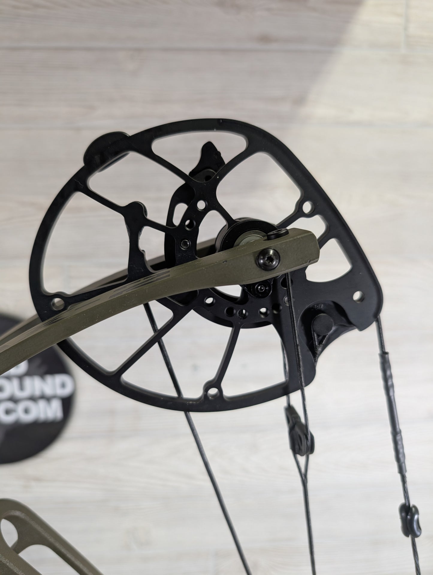 Used Hoyt Alpha AX-2 32 RH Wilderness Pkg