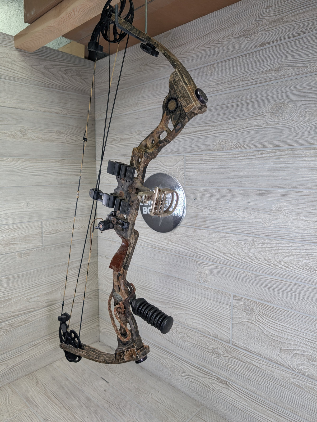 Used Mathews Legacy Right Handed 30" 70lb