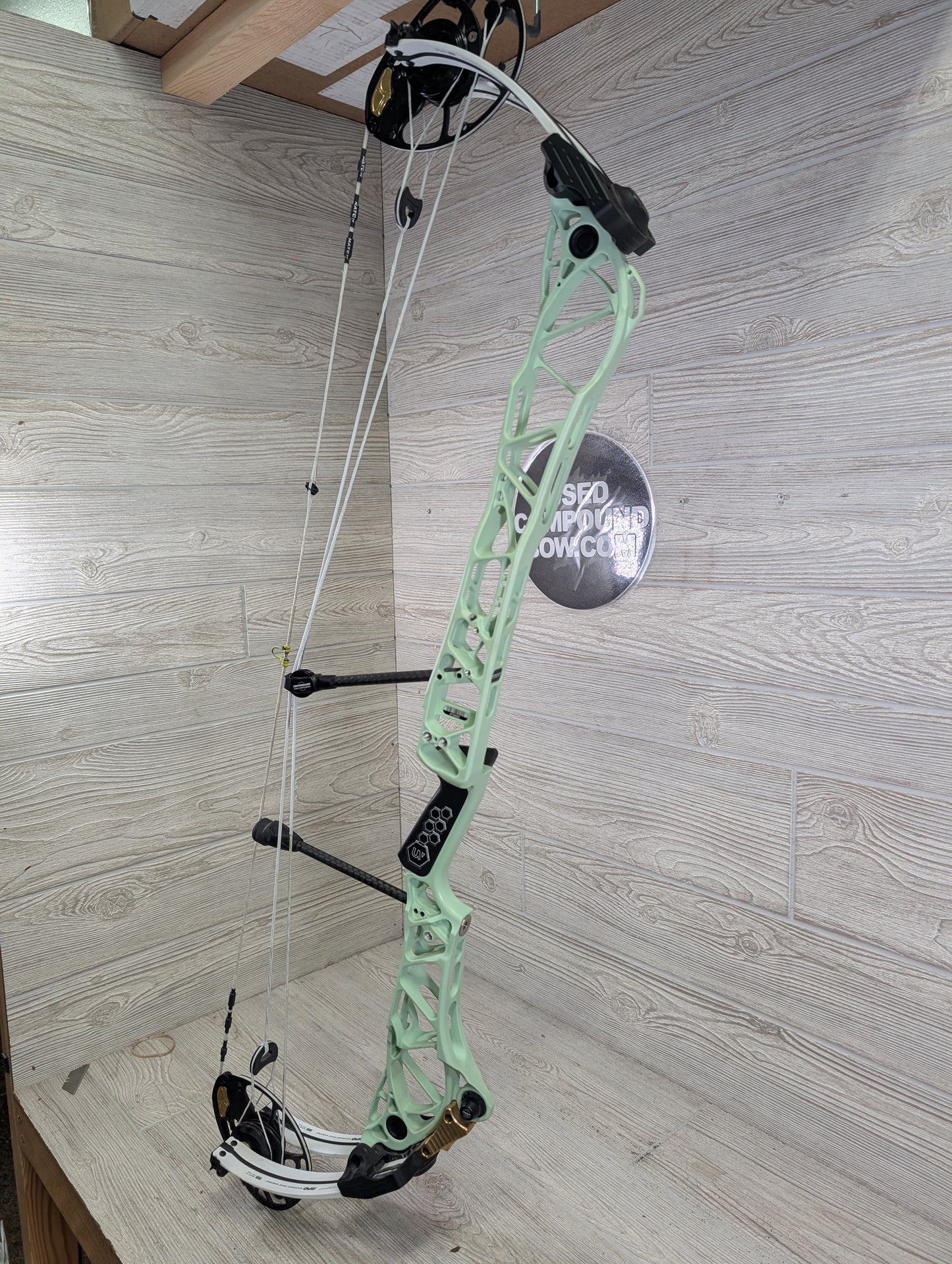 Used Mathews Title 38 (Gen 2) Mint White limbs Right Handed Target Bow