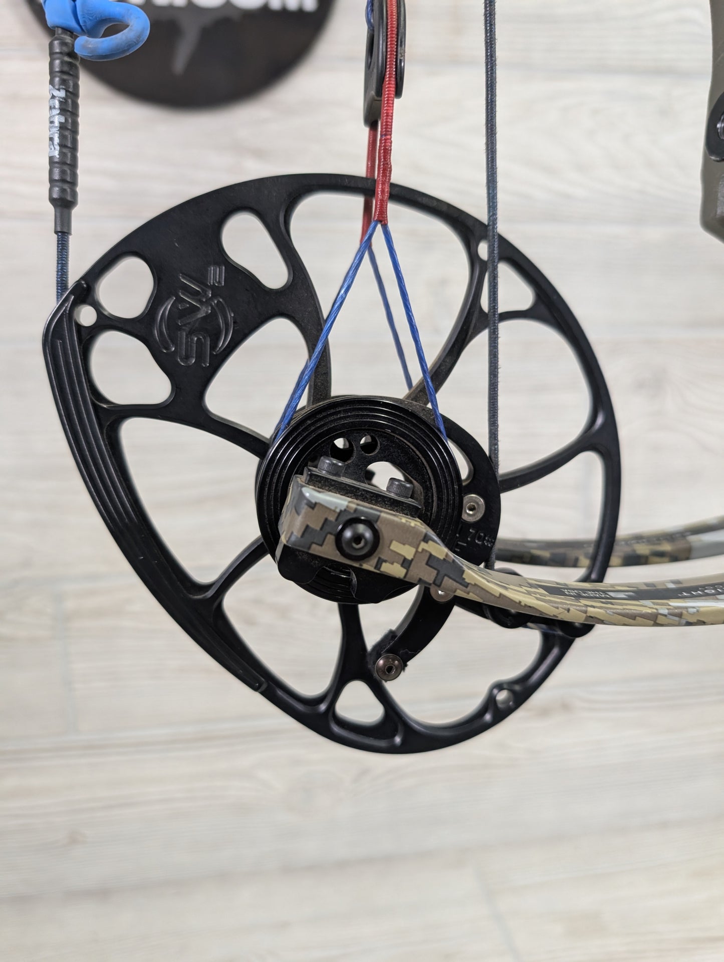 Used Mathews V3 27 RH Ambush Riser Subalpine Limbs