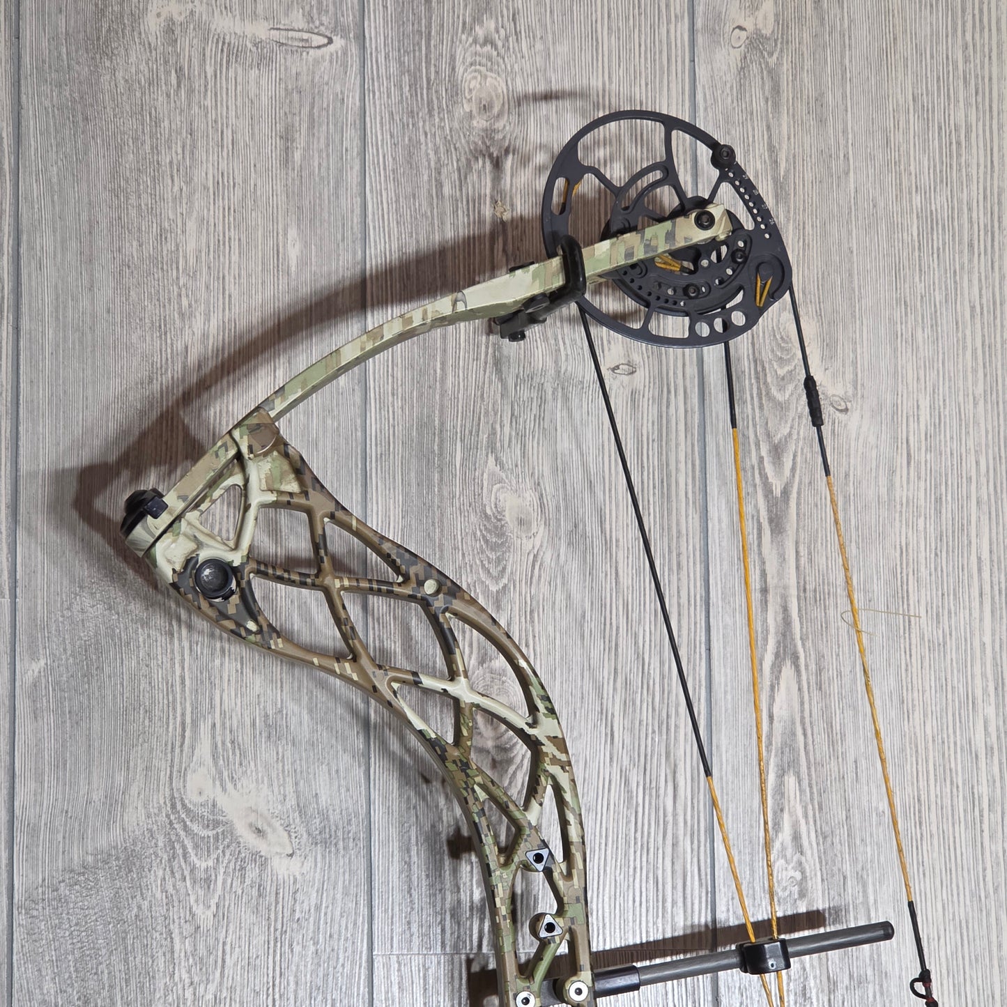 Bowtech Carbon Zion RH Sub Alpine Camo Right Handed 60-70 25.5-30.5