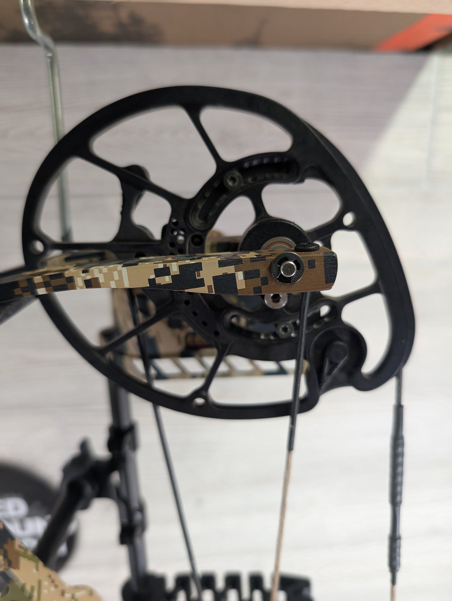 Used Hoyt Ventum 30 25-28" 60-70lb RH Sitka Sub Alpine Bow