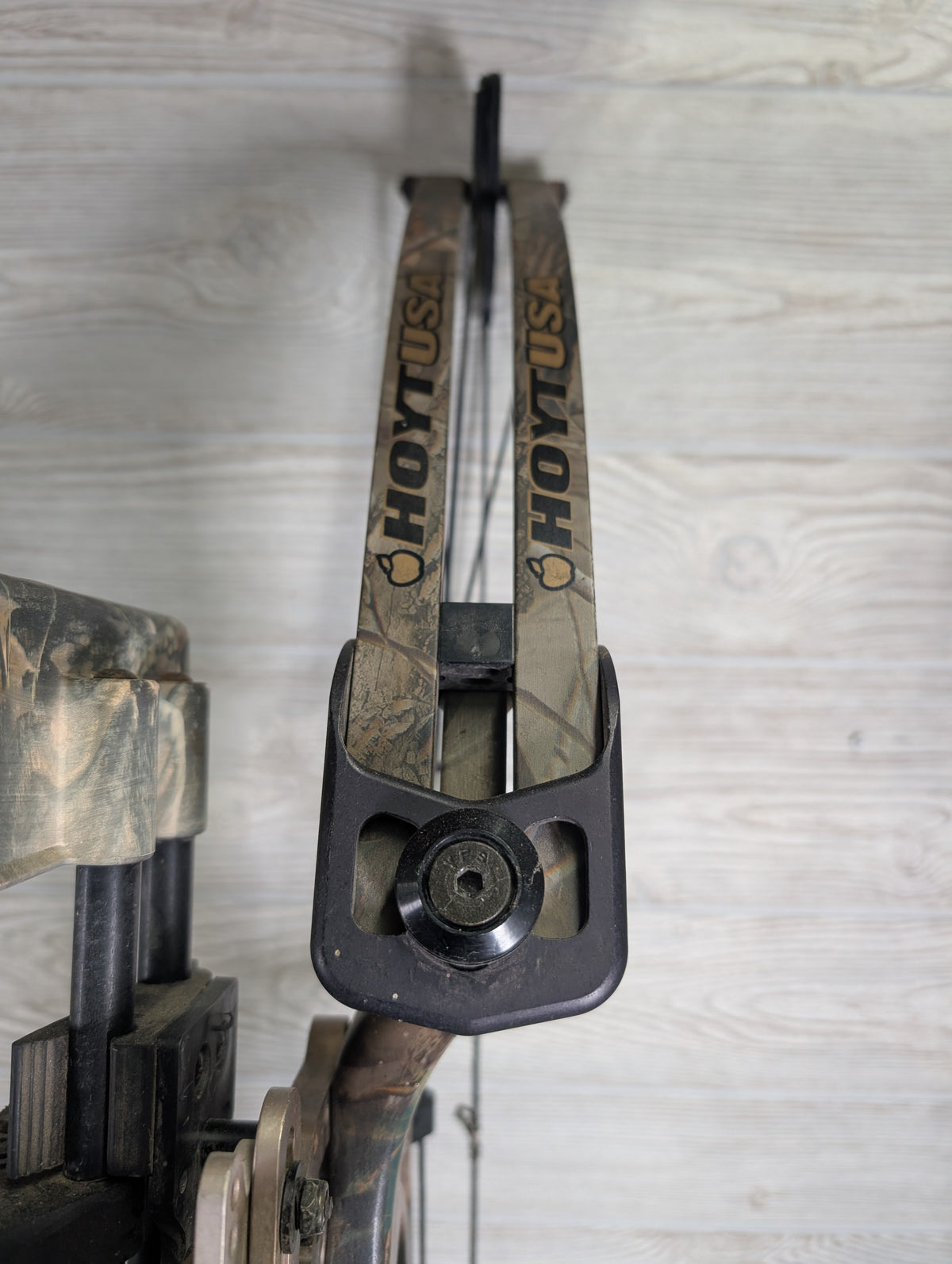 Hoyt UltraSport ZR-100 70# Right Hand Camo PKG