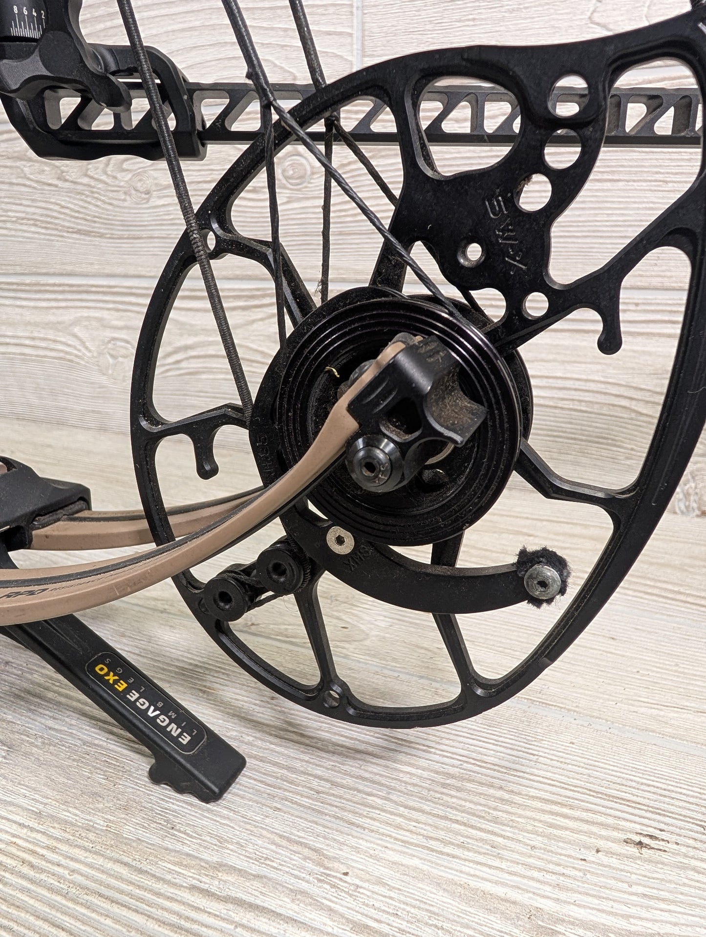 Mathews Lift 33 LH Earth Package