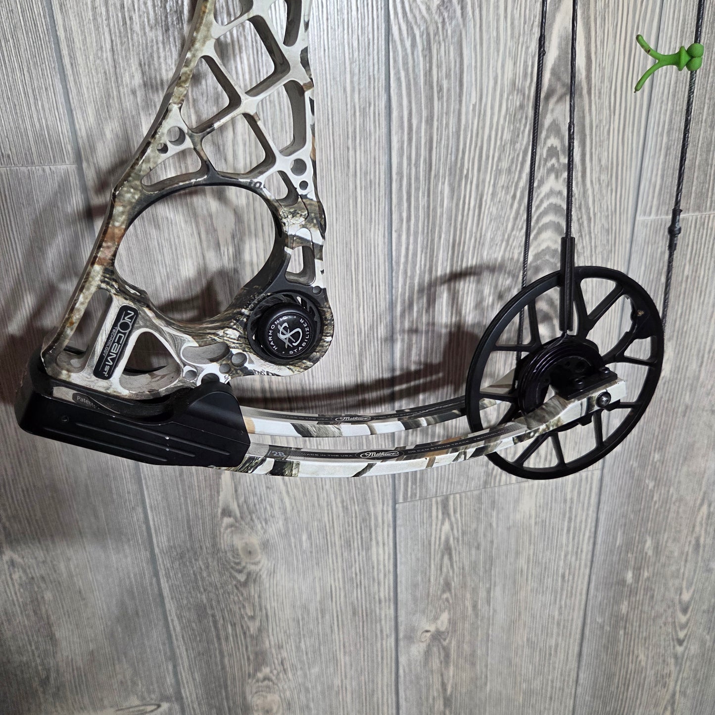 Mathews No Cam HTR  Right Hand 60lbs Camo PKG