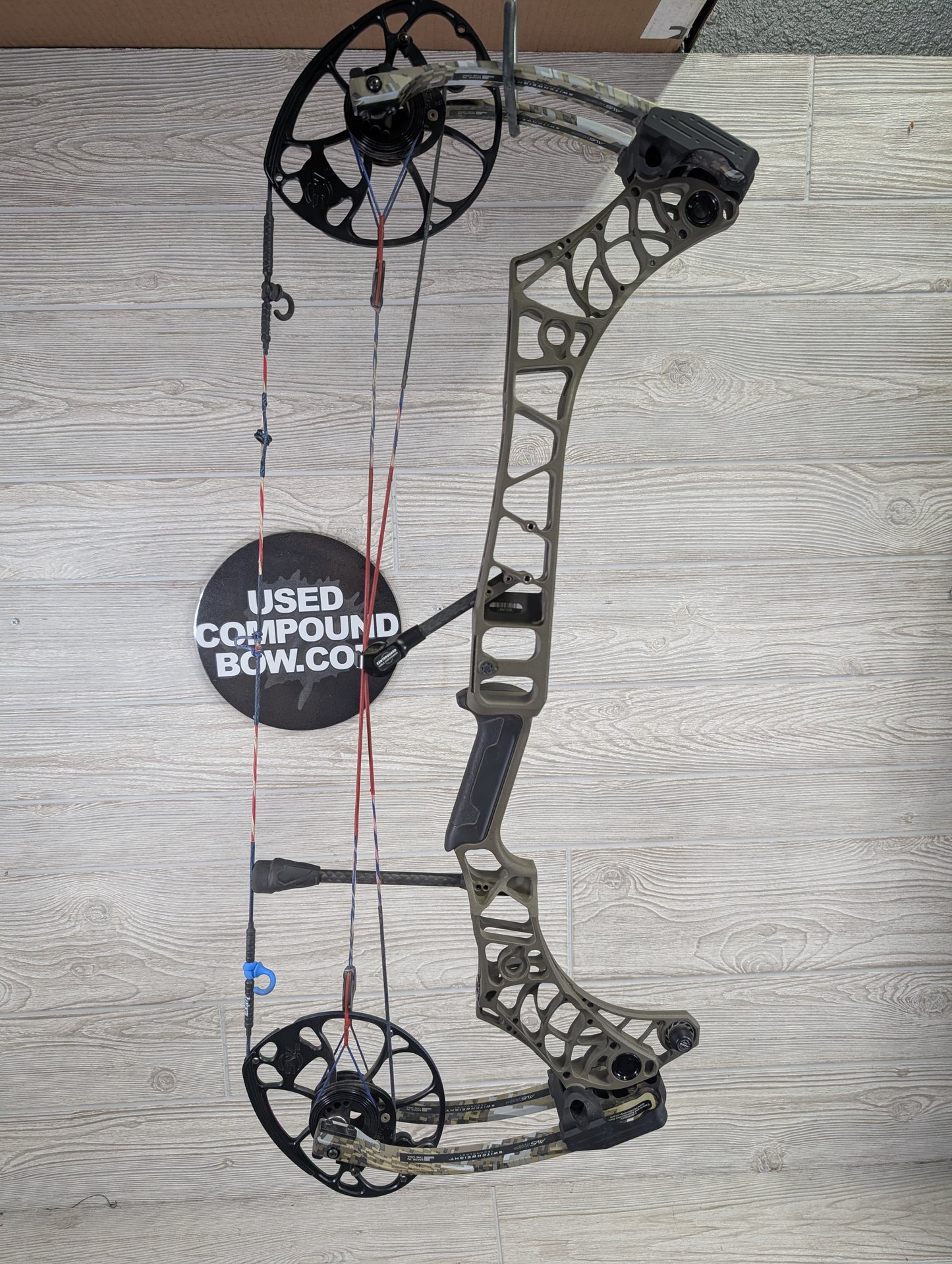 Used Mathews V3 27 RH Ambush Riser Subalpine Limbs
