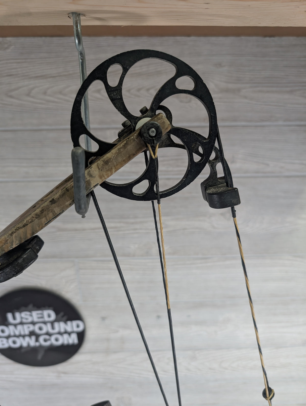 Used Mathews Legacy Right Handed 30" 70lb
