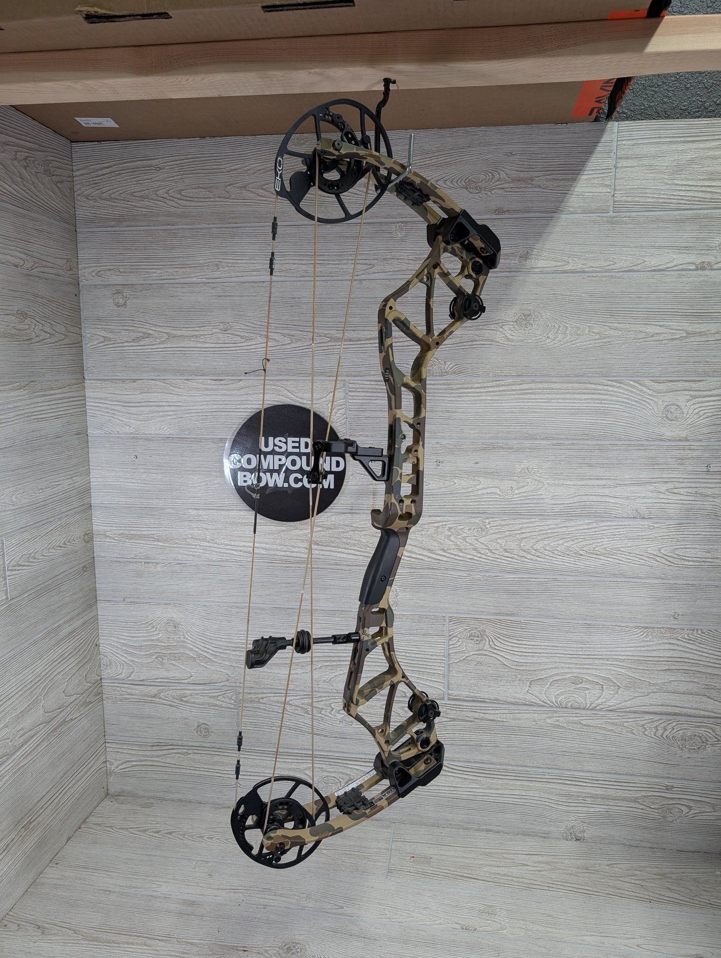 Bear Execute 32 RH 70lb Throwback Camo Riser and Limbs