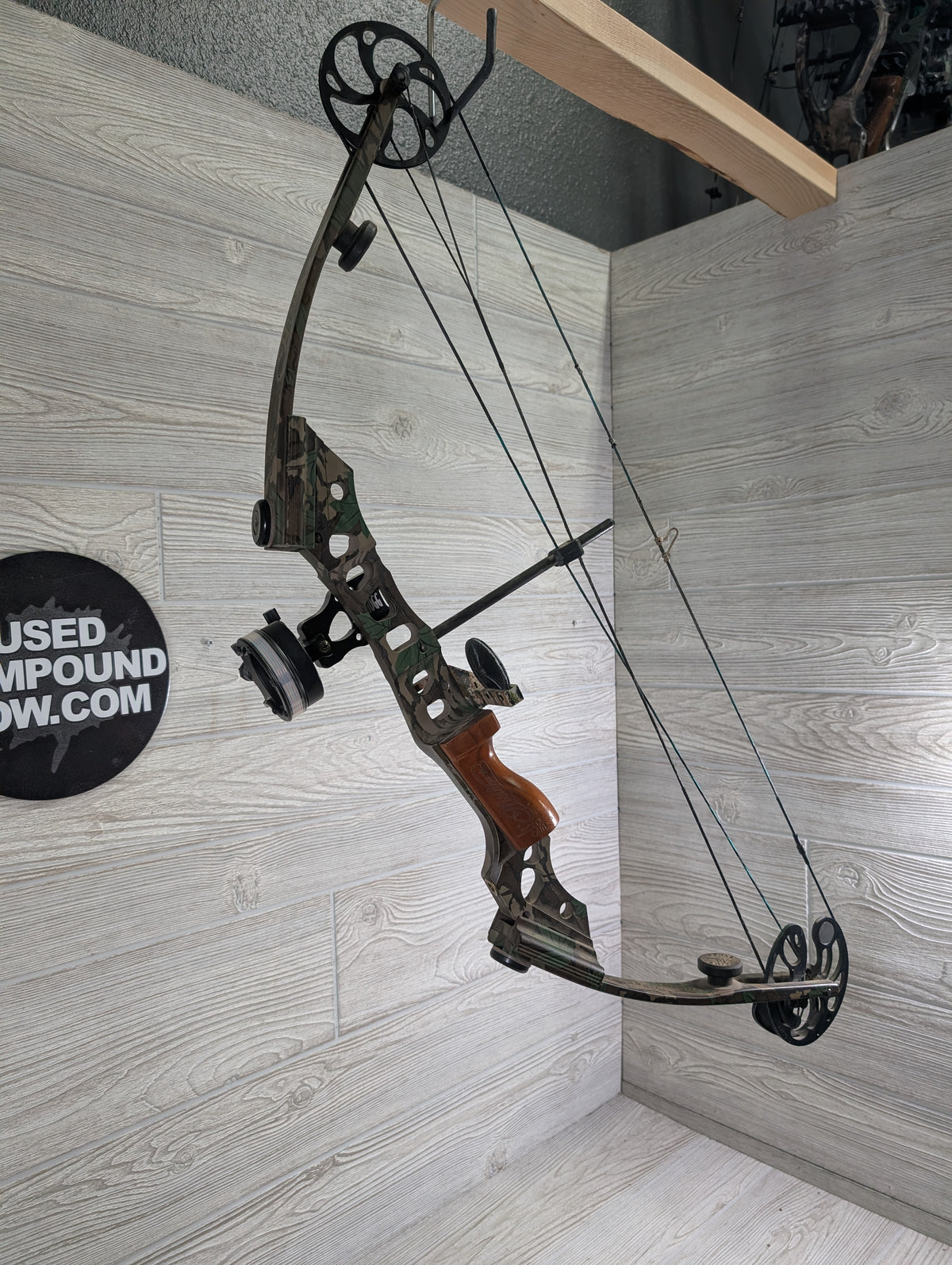 Used Mathews MQ 32" 60lb Right Handed Bow