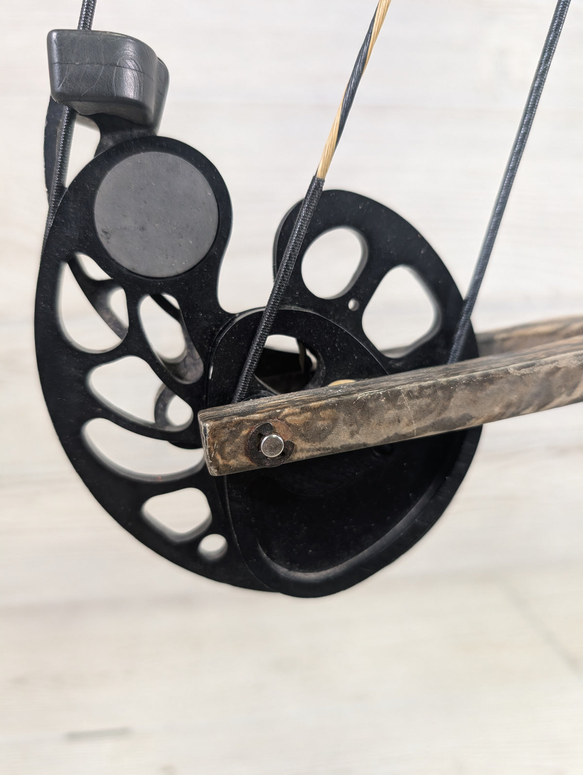 Used Mathews Legacy Right Handed 30" 70lb