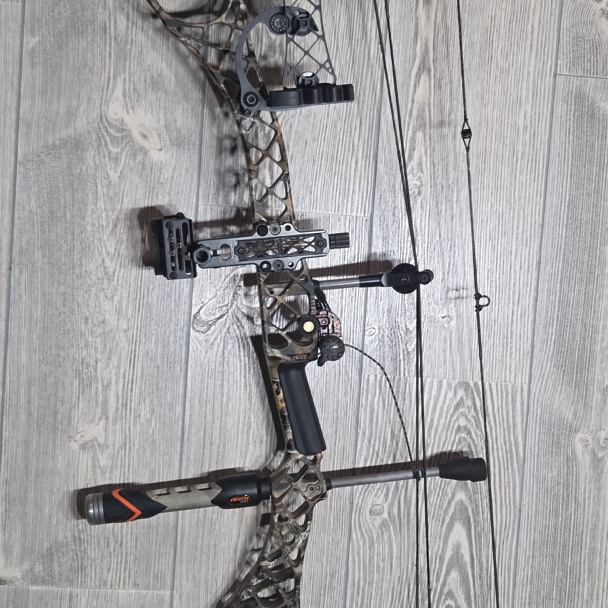 Mathews No Cam HTR  Left  Hand 60lbs Camo PKG
