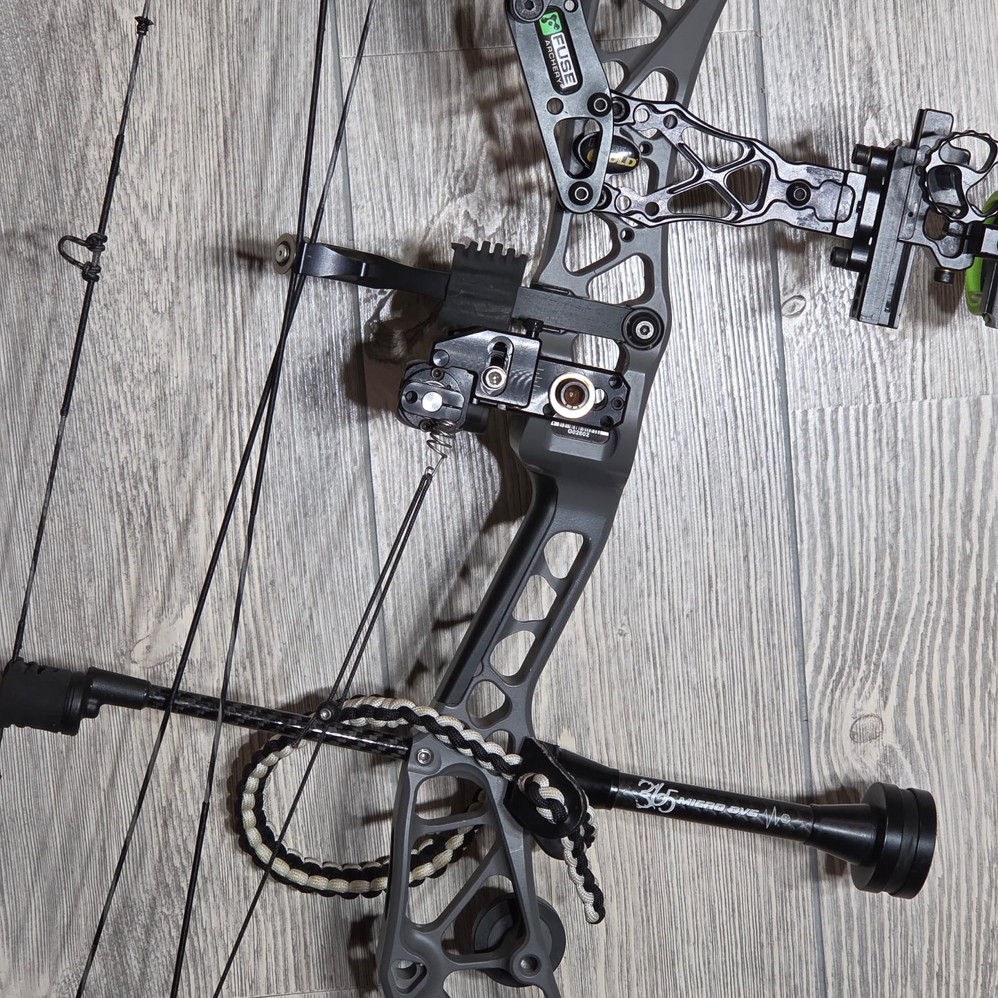 Used Bowtech Revolt 30" 70lb RH Gray Bow