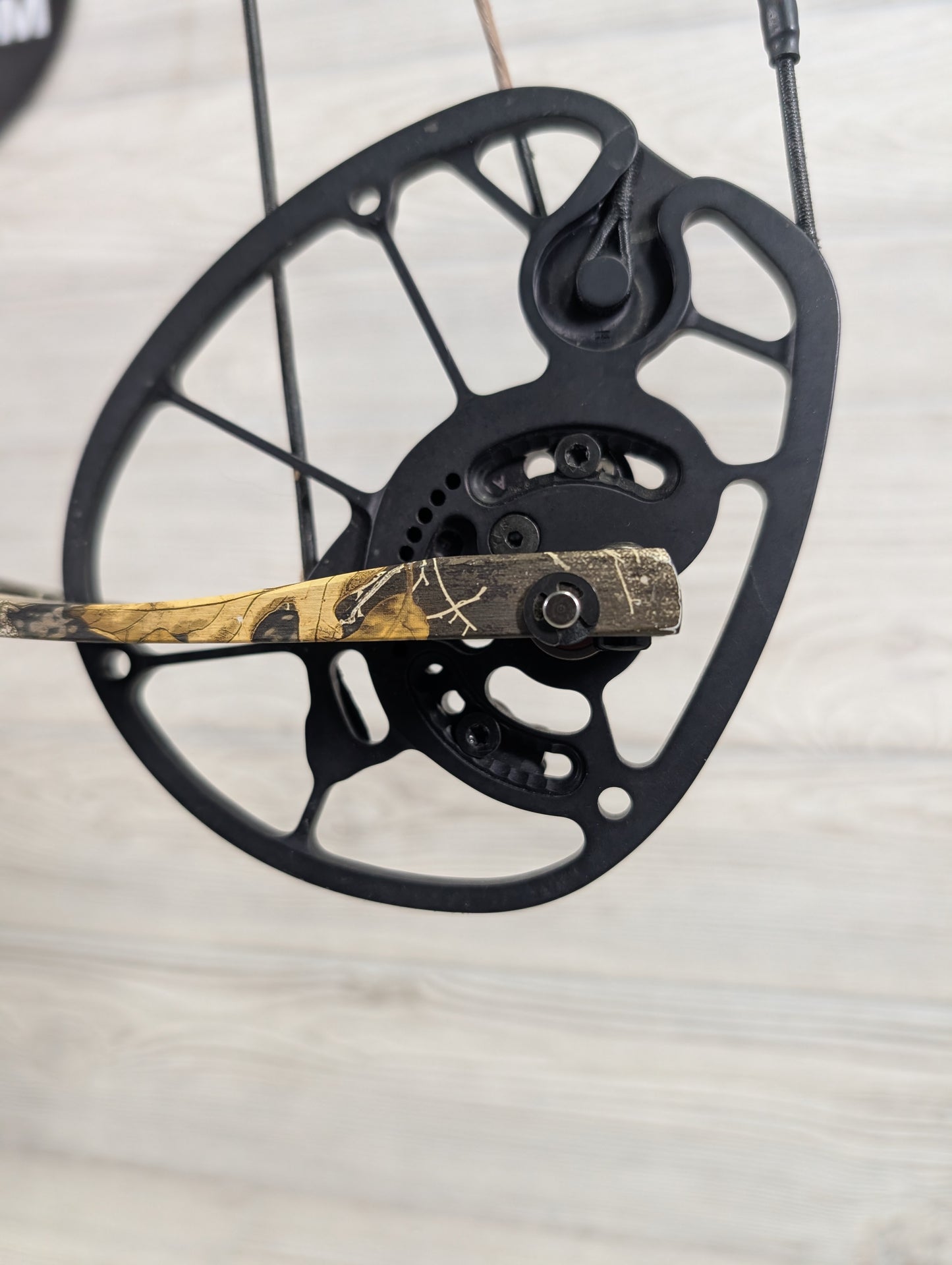 Used Hoyt Torrex XT Right Hand Camo 60-70lbs package