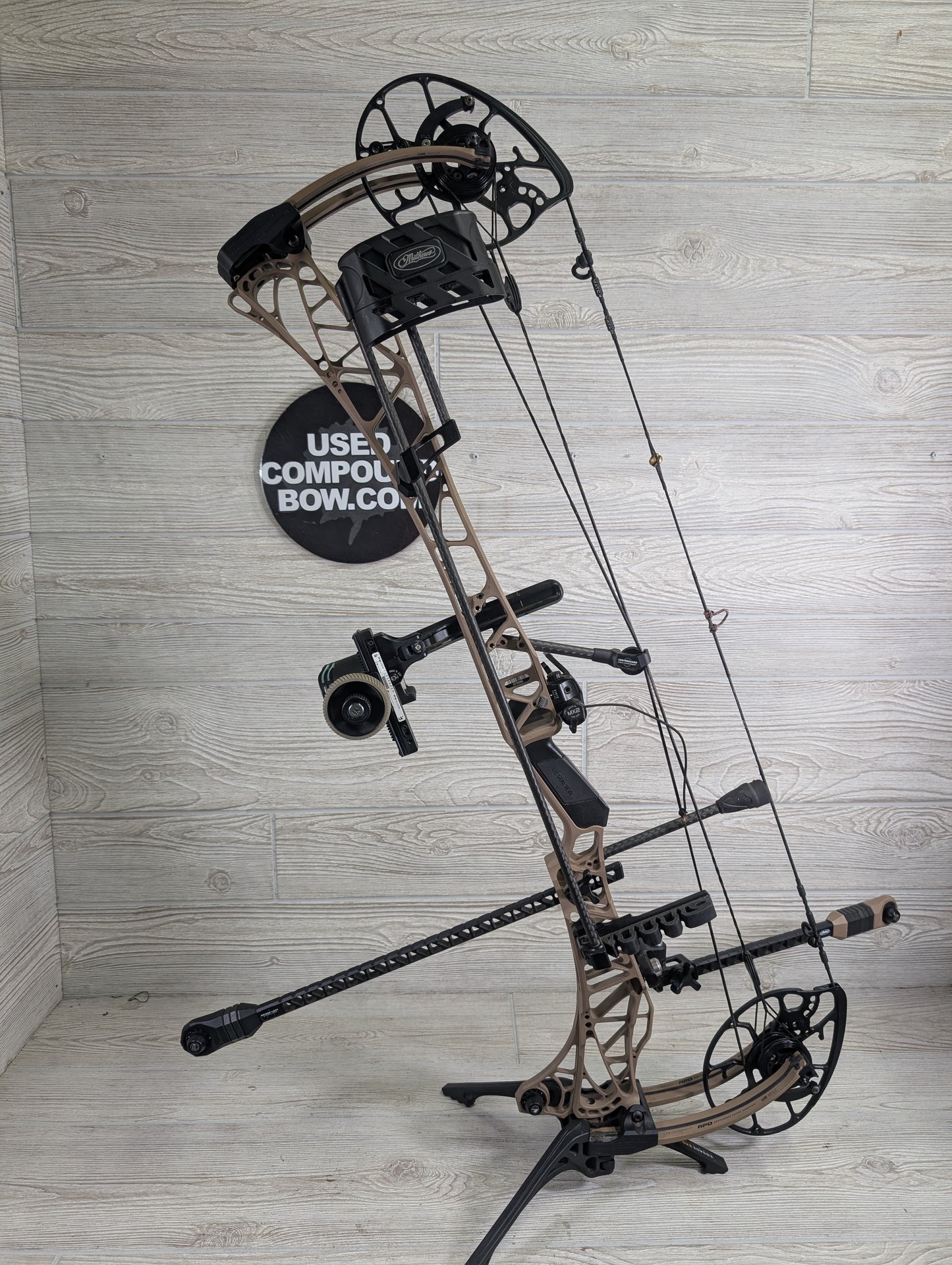 Mathews Lift 33 LH Earth Package