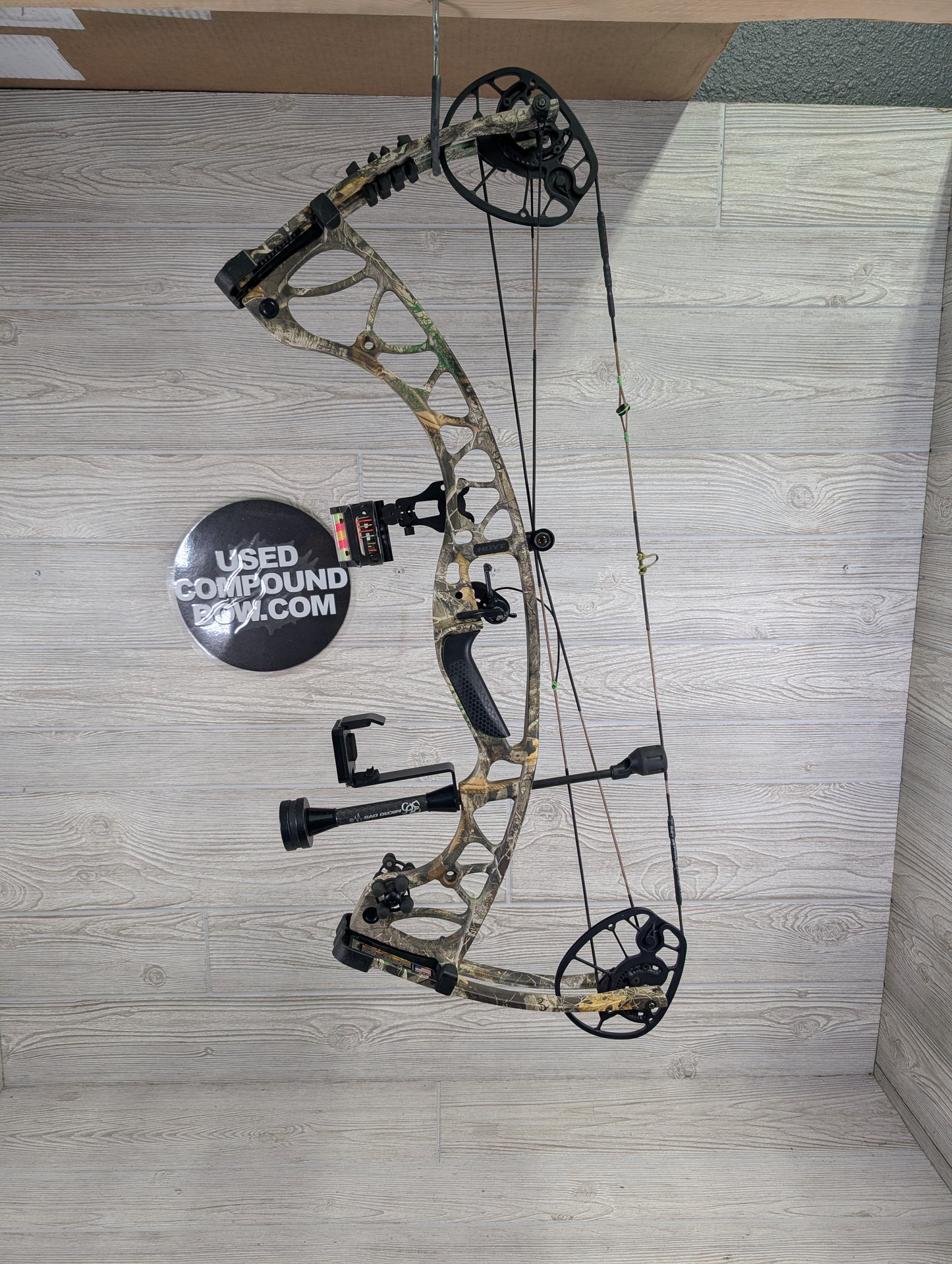 Used Hoyt Torrex XT Right Hand Camo 60-70lbs package