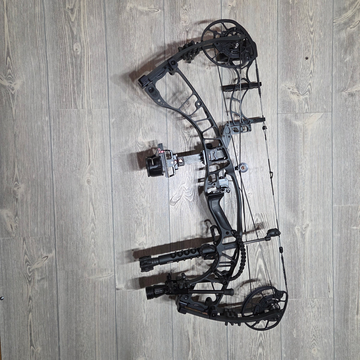 Used Hoyt Ventum 30 Right Handed Black Package
