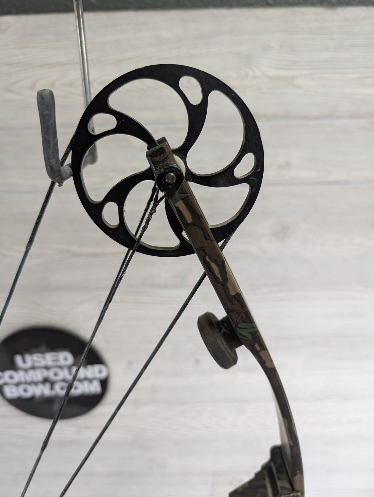 Used Mathews MQ 32" 60lb Right Handed Bow