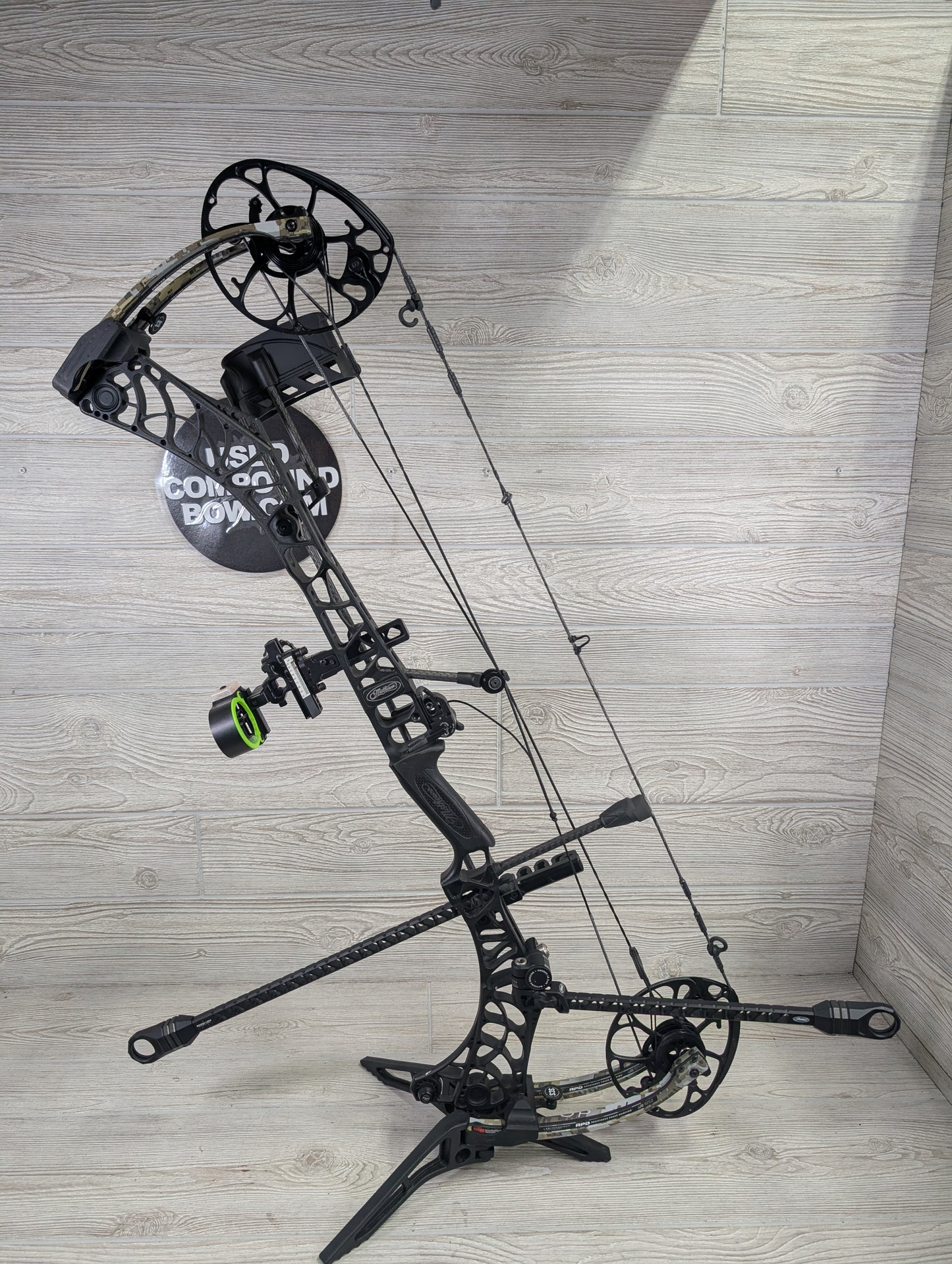 Mathews Phase 4 33 Black Riser Ev2 Limbs Right Handed LOADED PACKAGE