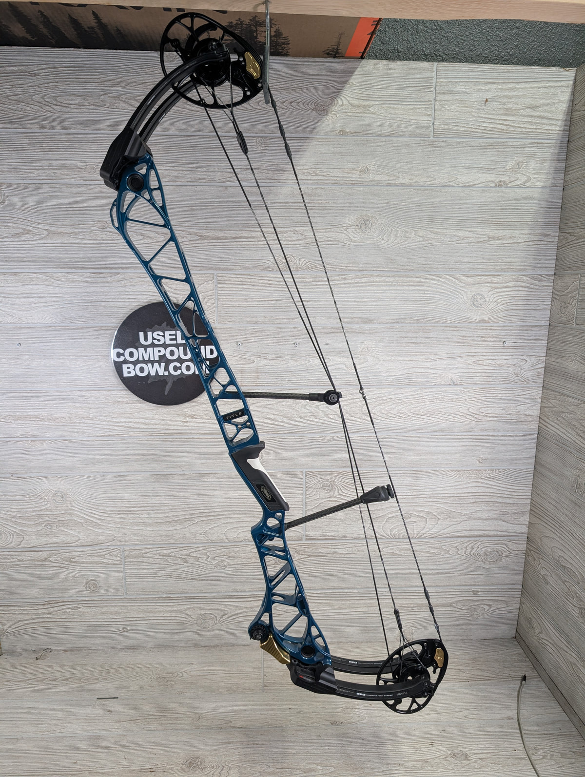 Used Mathews Title 38 (Gen 2) Teal Black Limbs Systm X Strings RH