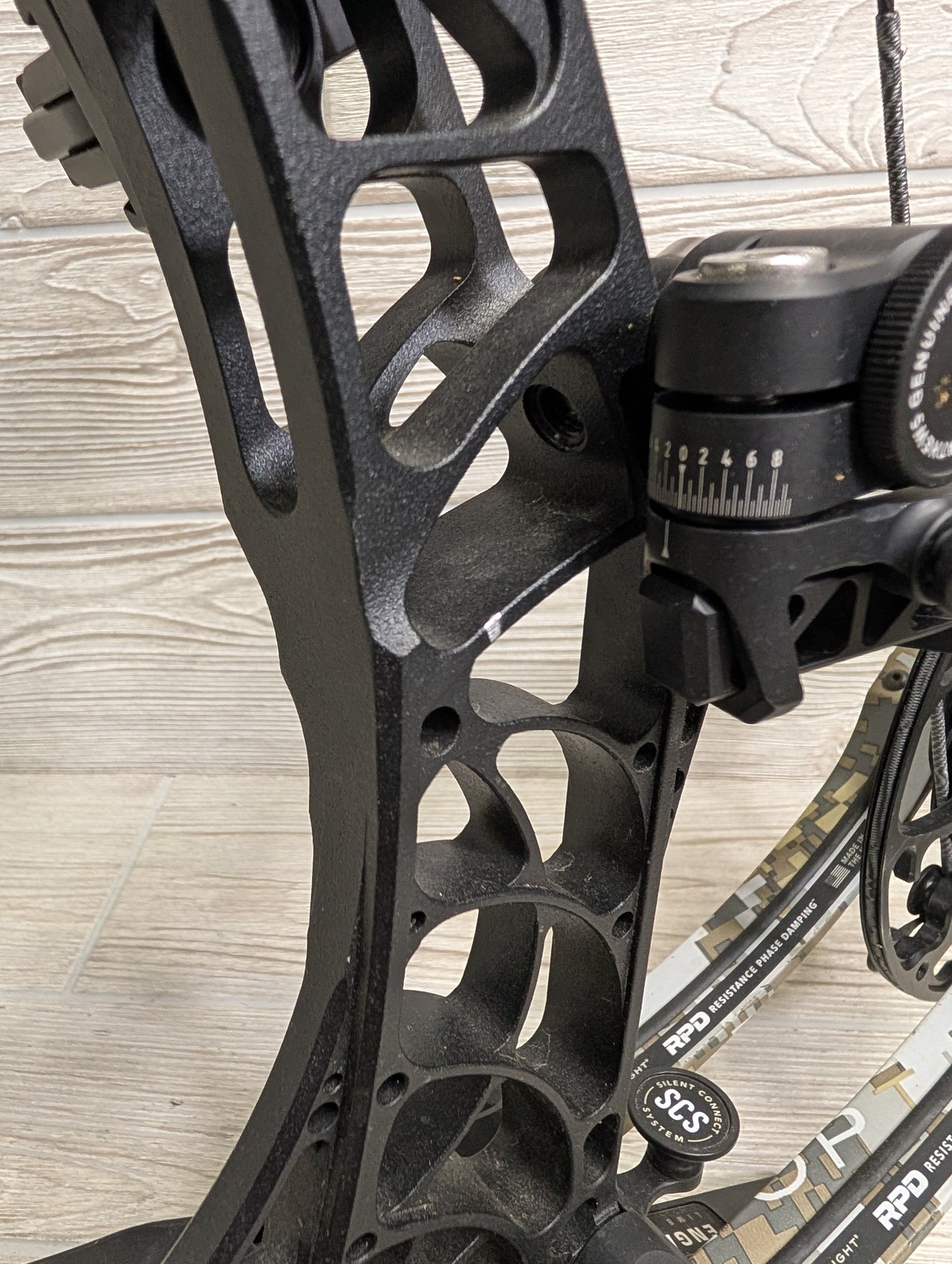 Mathews Phase 4 33 Black Riser Ev2 Limbs Right Handed LOADED PACKAGE