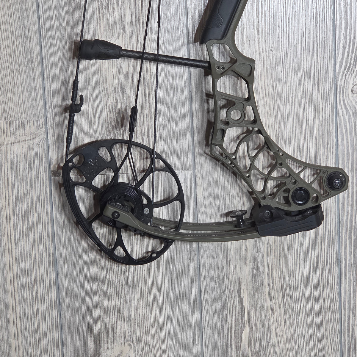 Used Mathews V3 27 RH Ambush Green