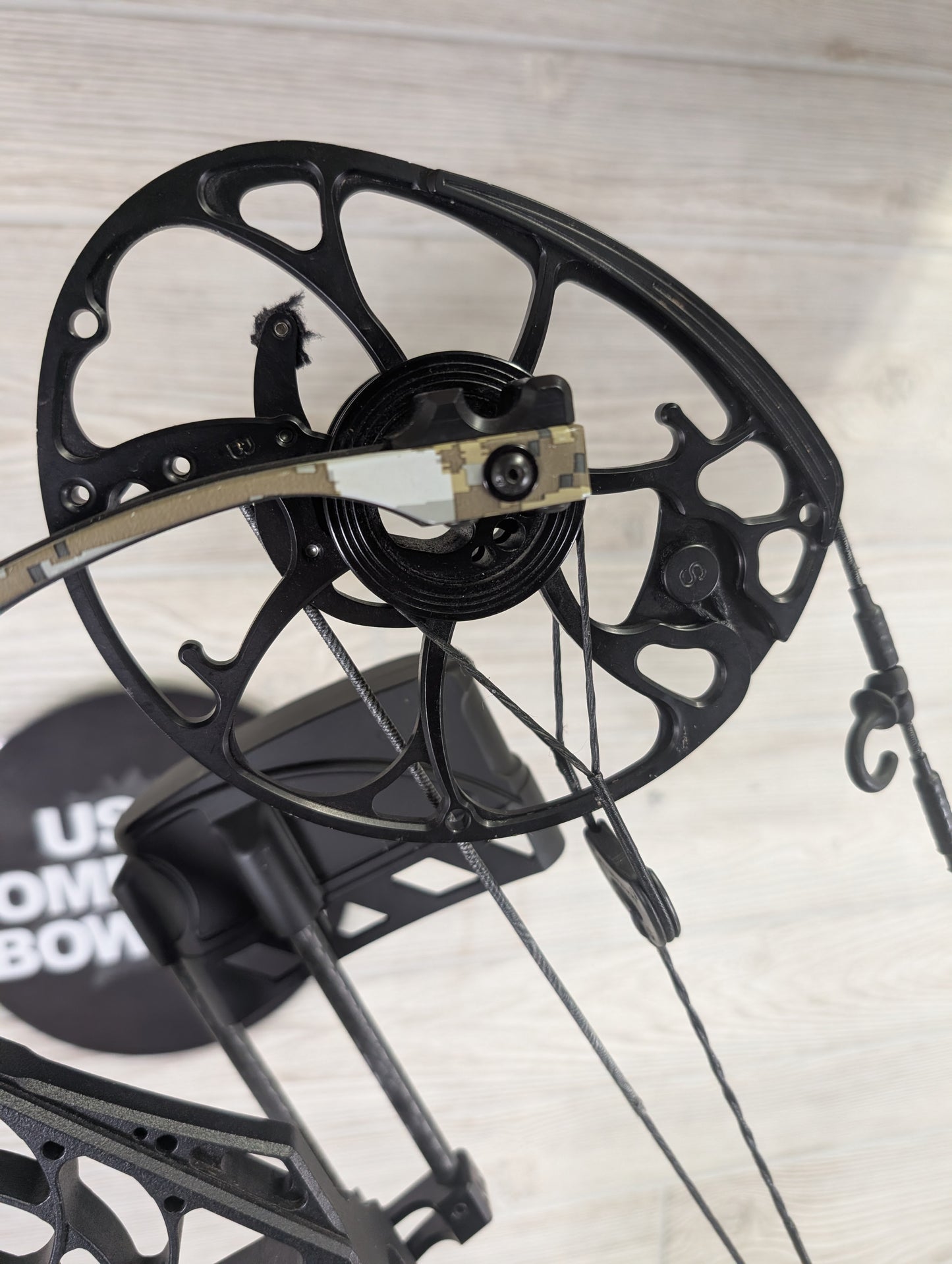 Mathews Phase 4 33 Black Riser Ev2 Limbs Right Handed LOADED PACKAGE