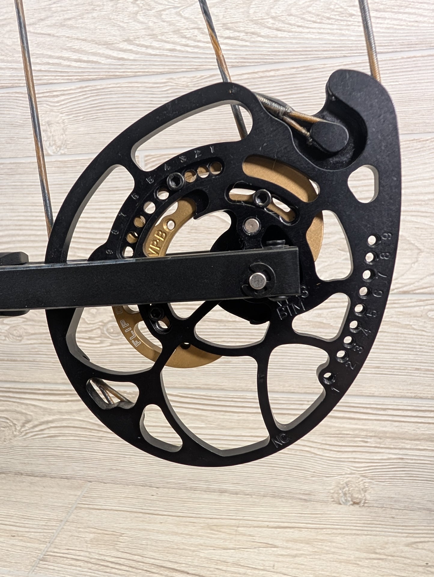 Bowtech Carbon Icon Right Handed 60-70# Camo package