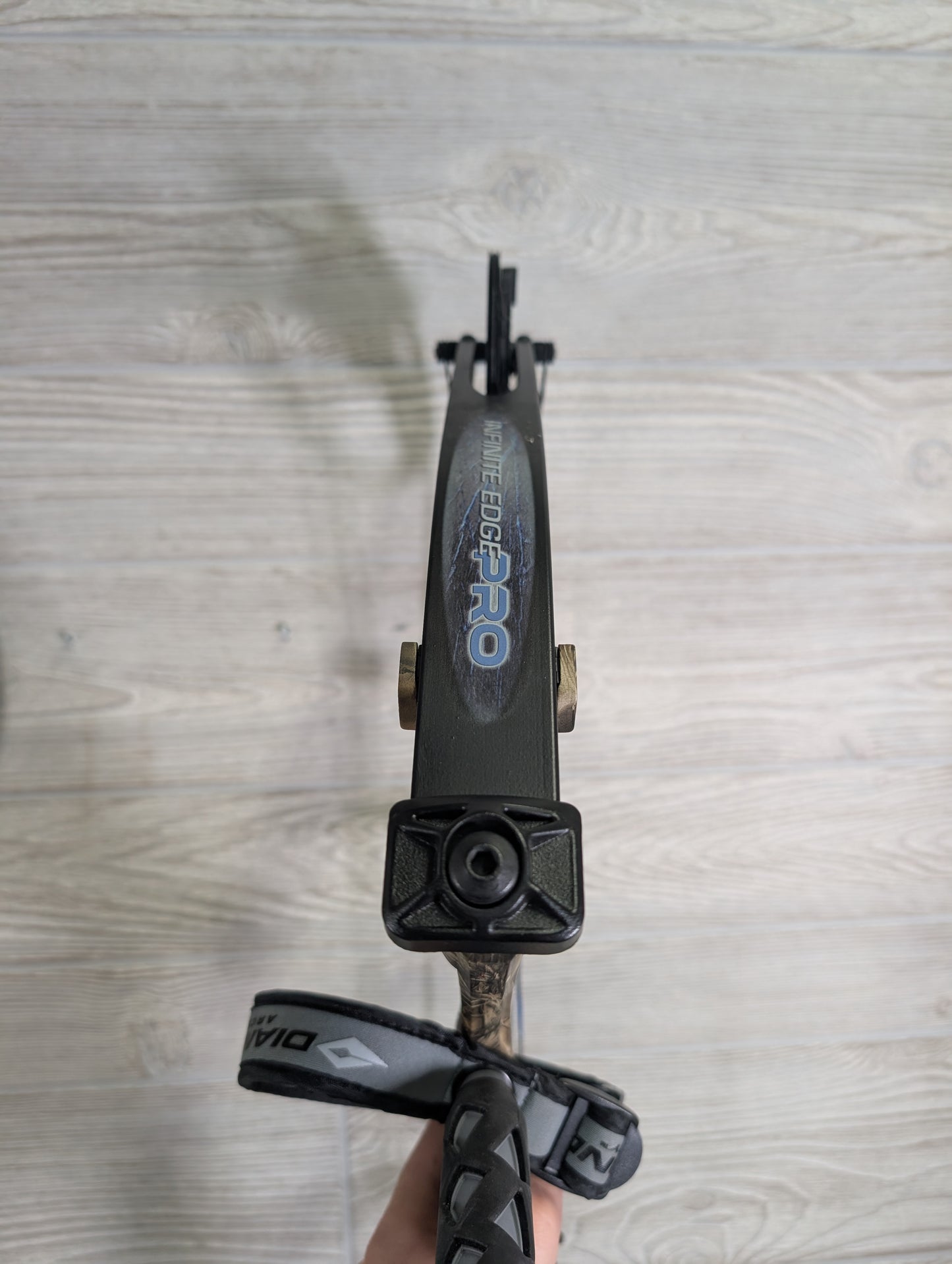Diamond Infinite Edge Pro Right Handed camo (5-70#)