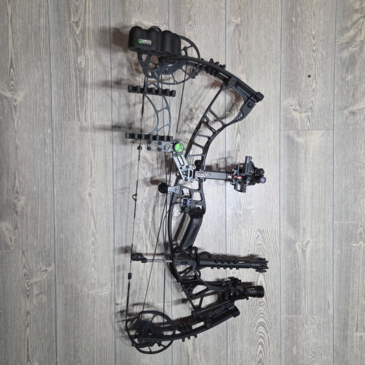 Used Hoyt Ventum 30 Right Handed Black Package