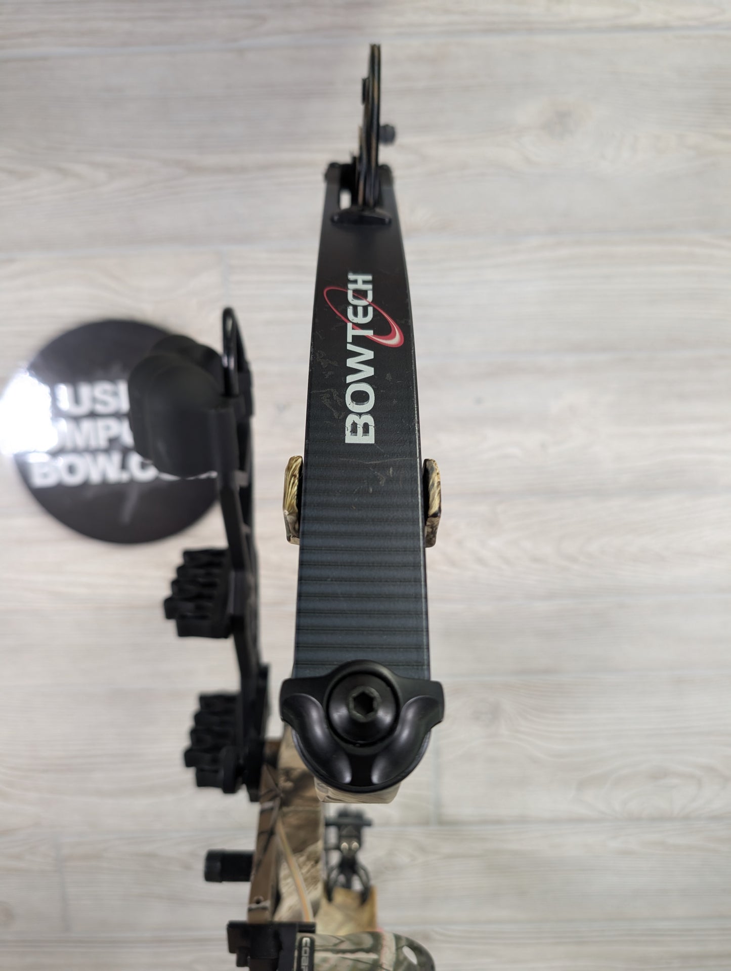 Bowtech Carbon Icon Right Handed 60-70# Camo package