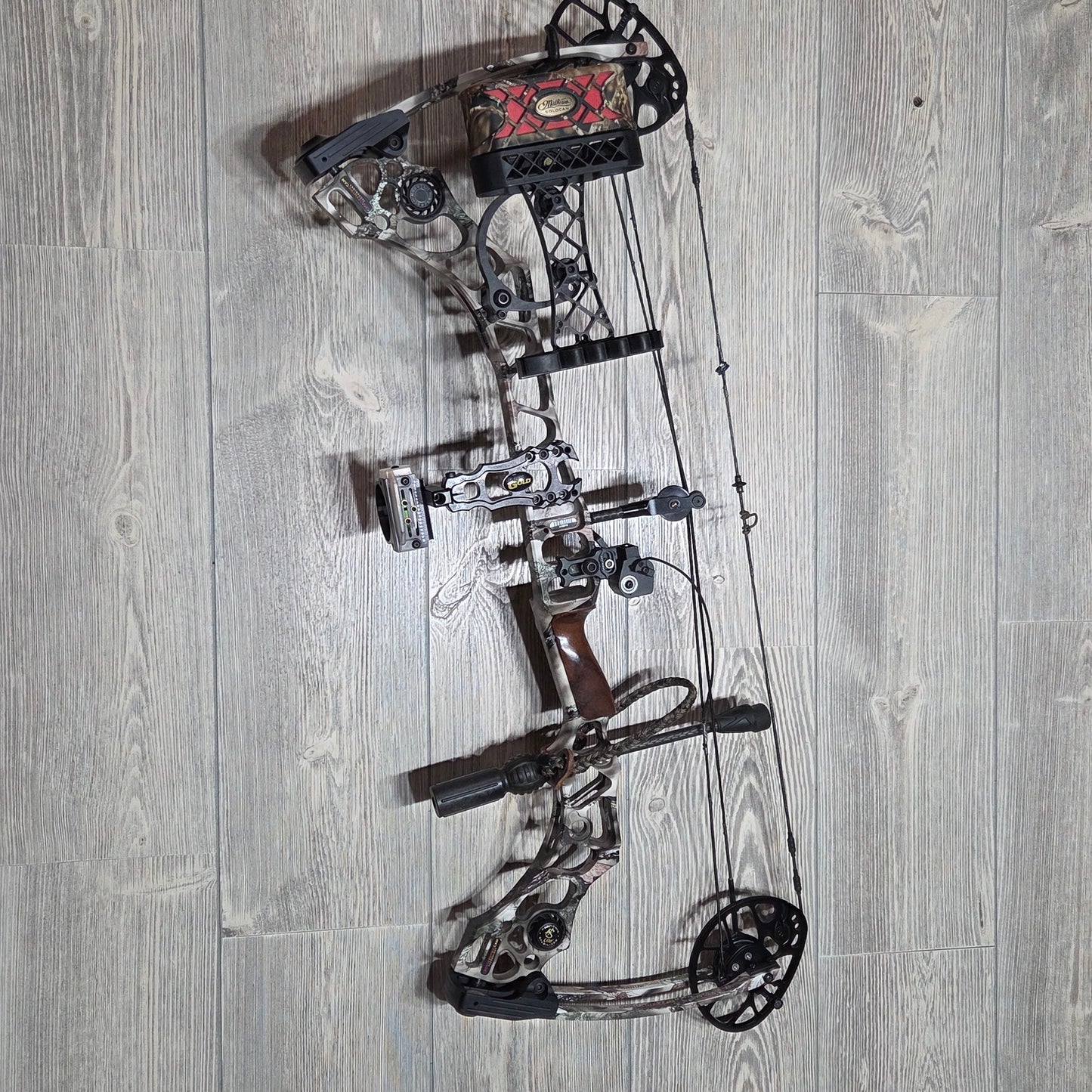 Mathews Avail LH Lost XD camo bow package