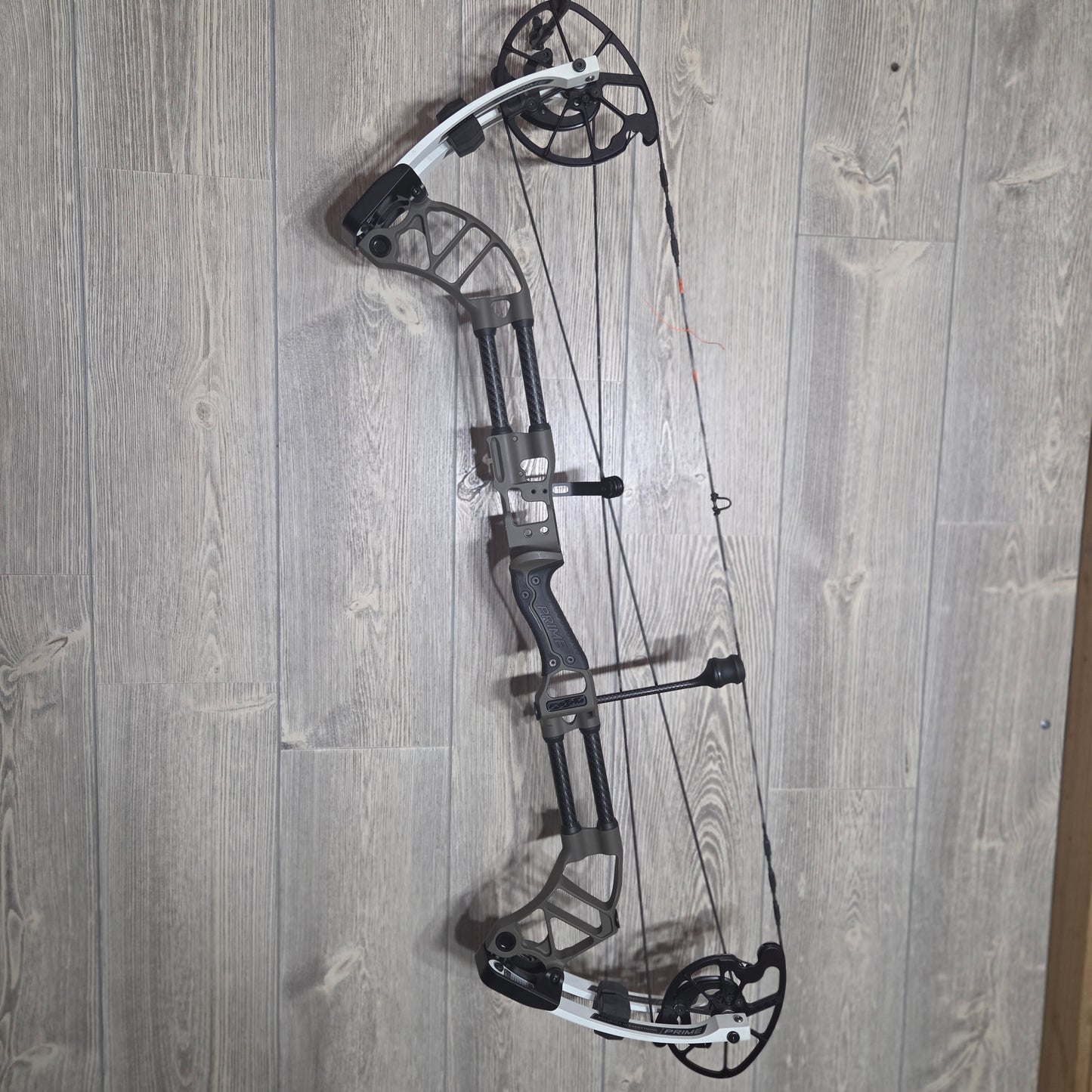 Prime Form 60-70# Morrel Riser White limbs