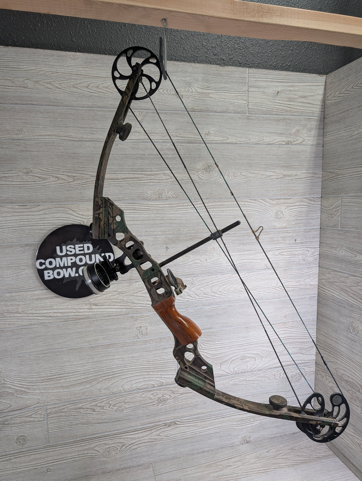 Used Mathews MQ 32" 60lb Right Handed Bow