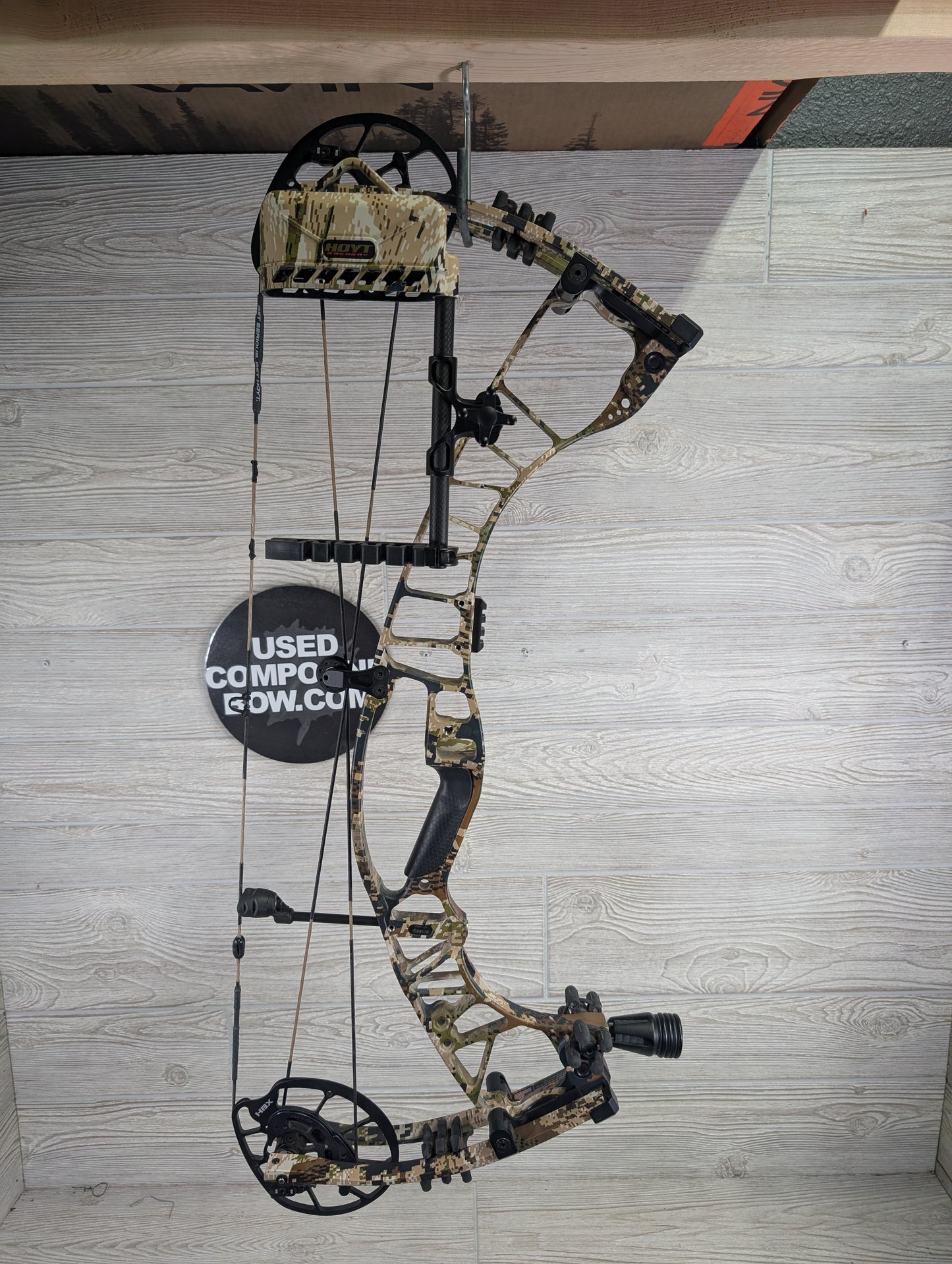 Used Hoyt Ventum 30 25-28" 60-70lb RH Sitka Sub Alpine Bow