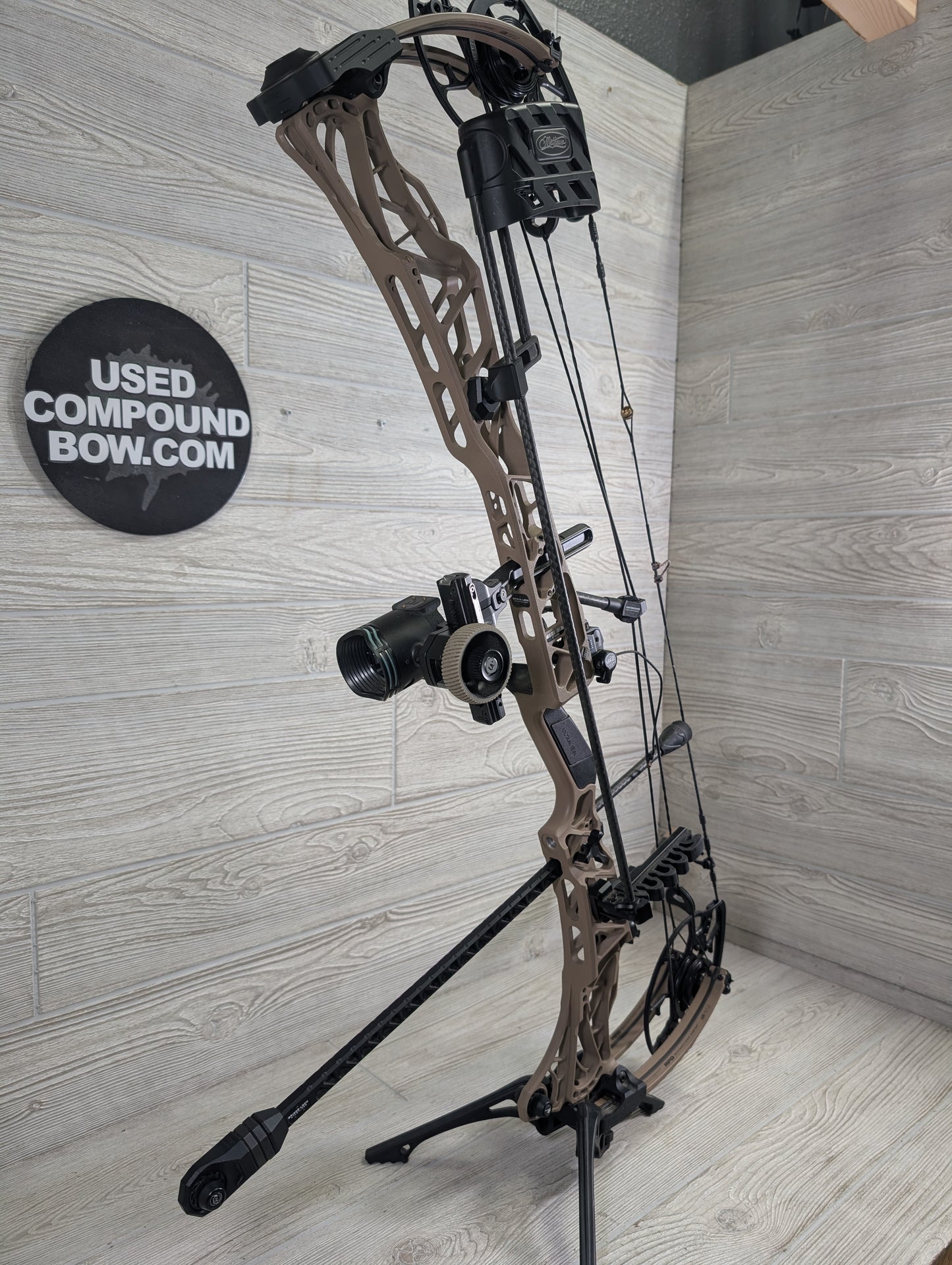 Mathews Lift 33 LH Earth Package