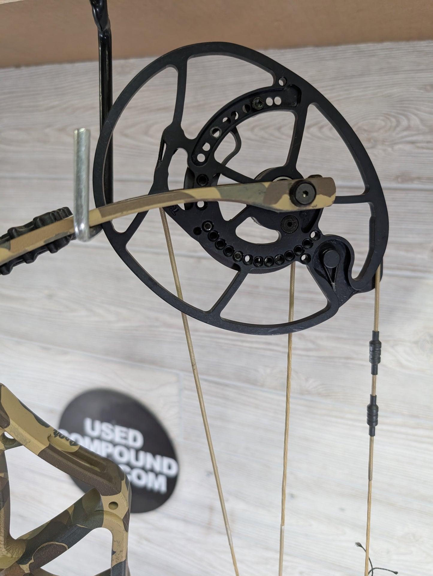 Bear Execute 32 RH 70lb Throwback Camo Riser and Limbs