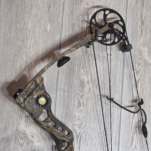 Used Mathews Legacy Right Handed 30" 70lb