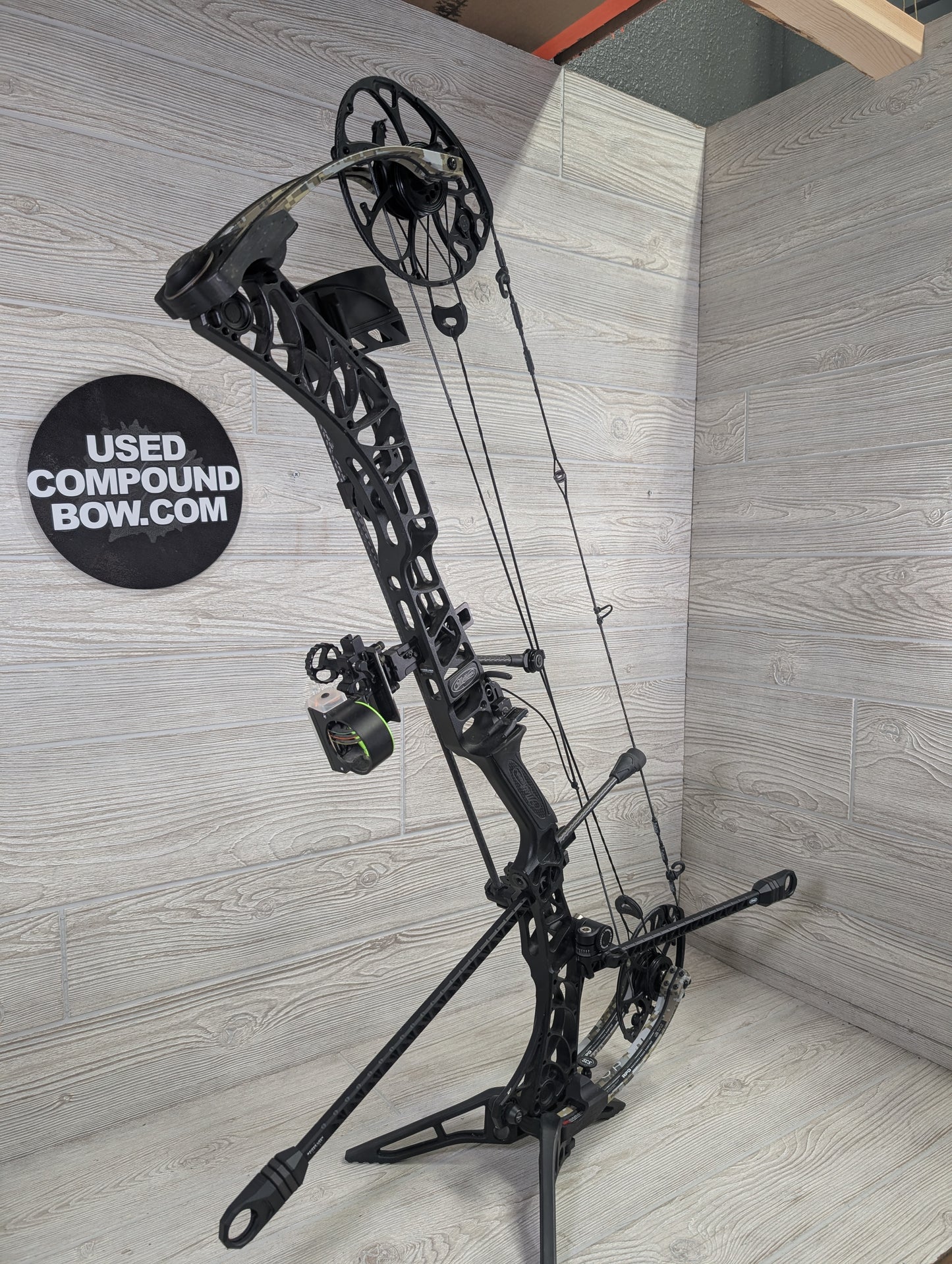 Mathews Phase 4 33 Black Riser Ev2 Limbs Right Handed LOADED PACKAGE