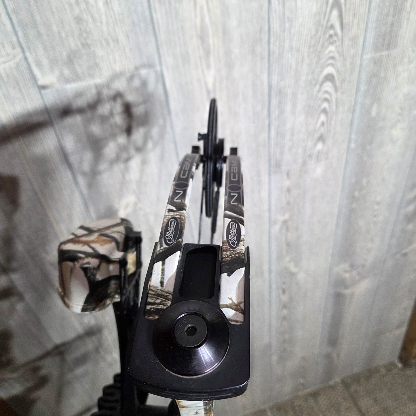 Mathews No Cam HTR  Right Hand 60lbs Camo PKG