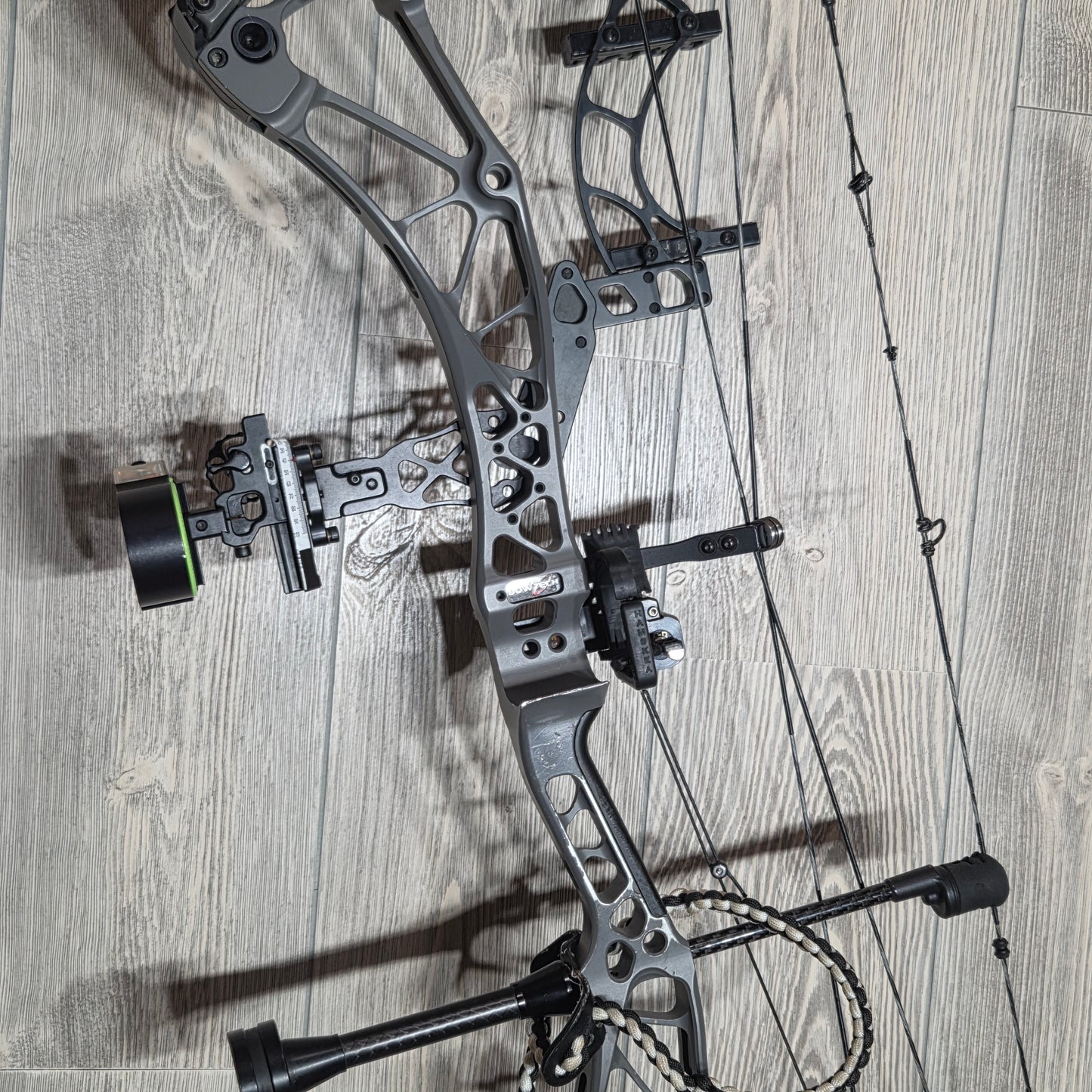 Used Bowtech Revolt 30" 70lb RH Gray Bow