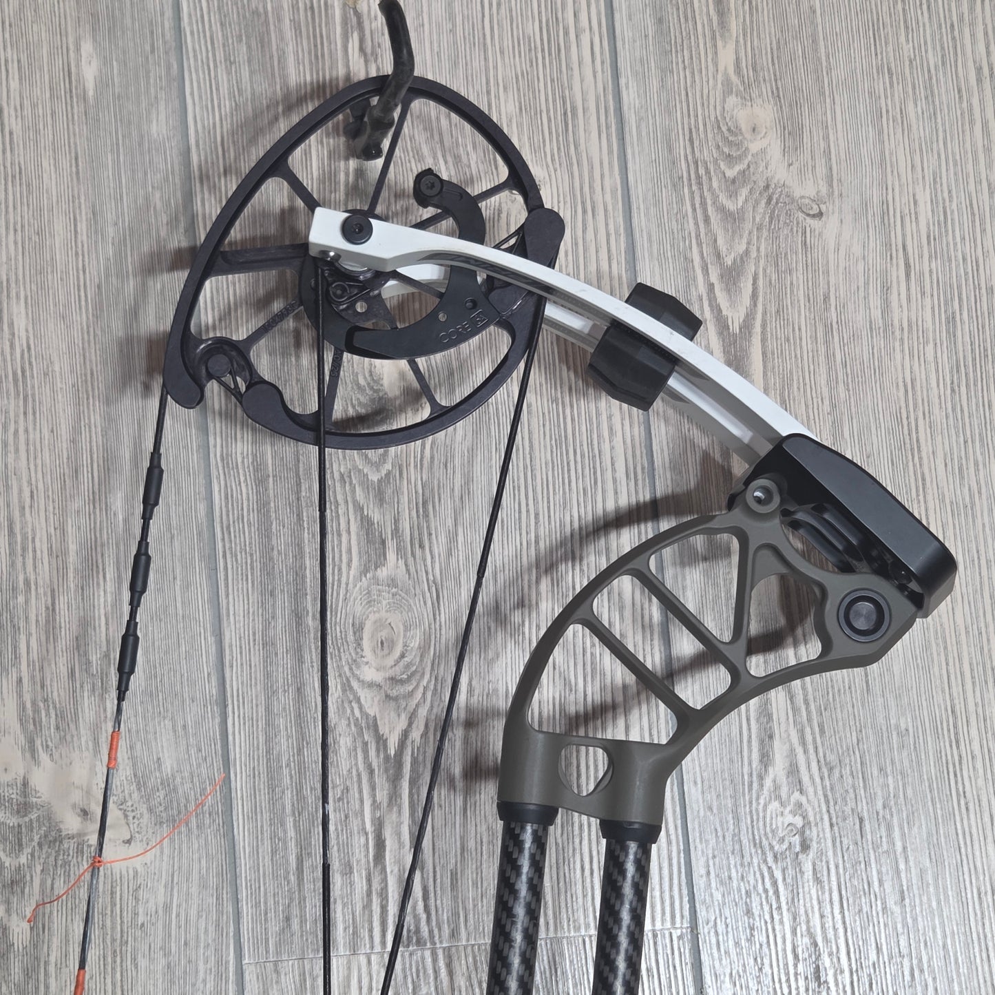Prime Form 60-70# Morrel Riser White limbs