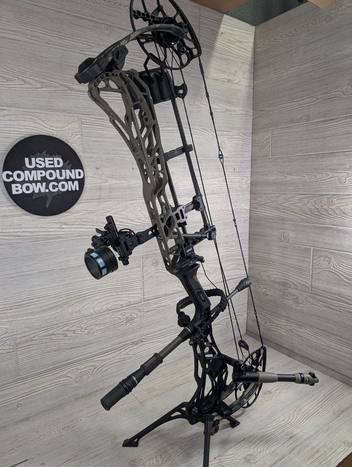 Used Mathews ARC 34 29" 70lb Right Hand Ambush Fade to Black Riser Kuiu Limbs LOADED Bow Pkg