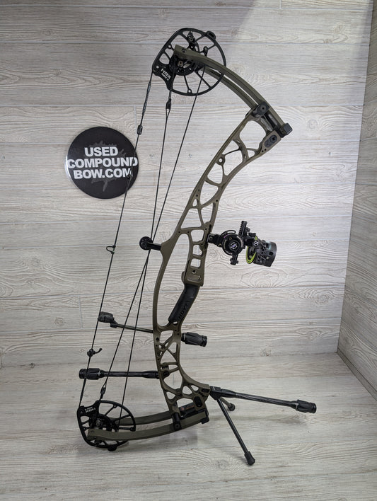 Used Hoyt Alpha AX-2 32 RH Wilderness Pkg