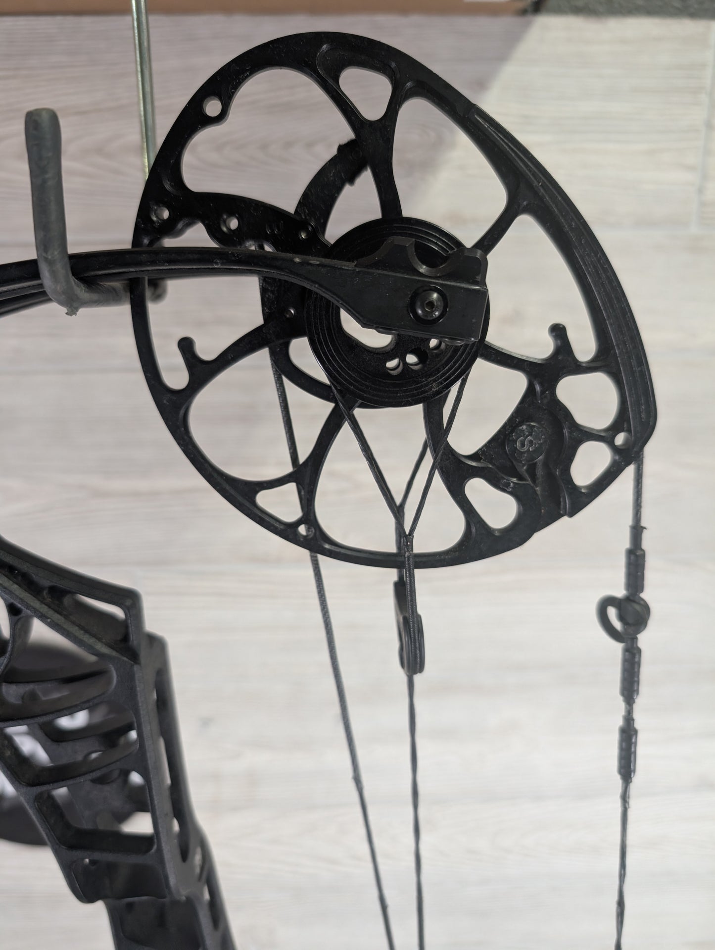 used Mathews Phase 4 29 Right Hand Black Bow