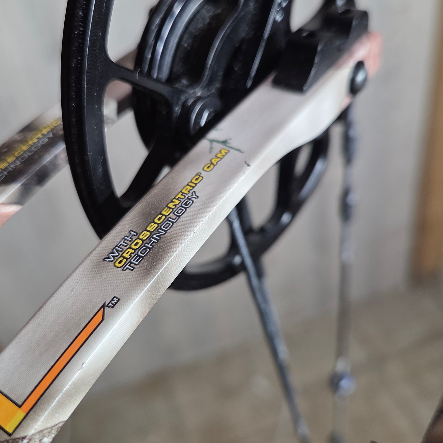 Mathews Avail LH Lost XD camo bow package