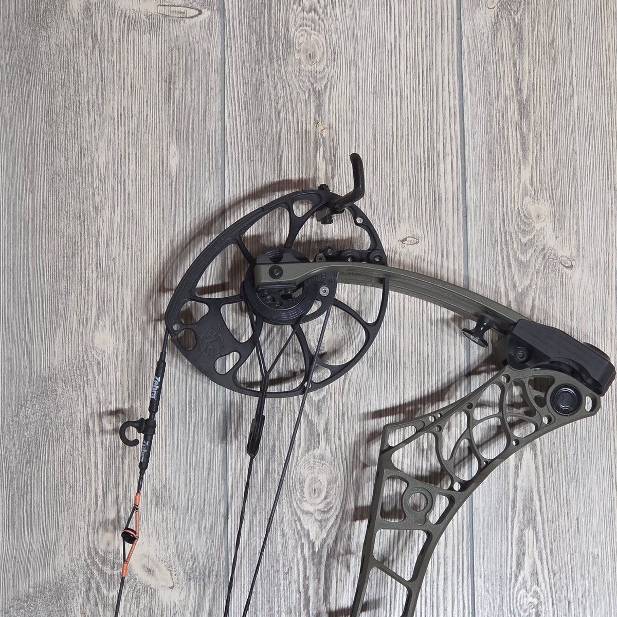 Used Mathews V3 27 RH Ambush Green